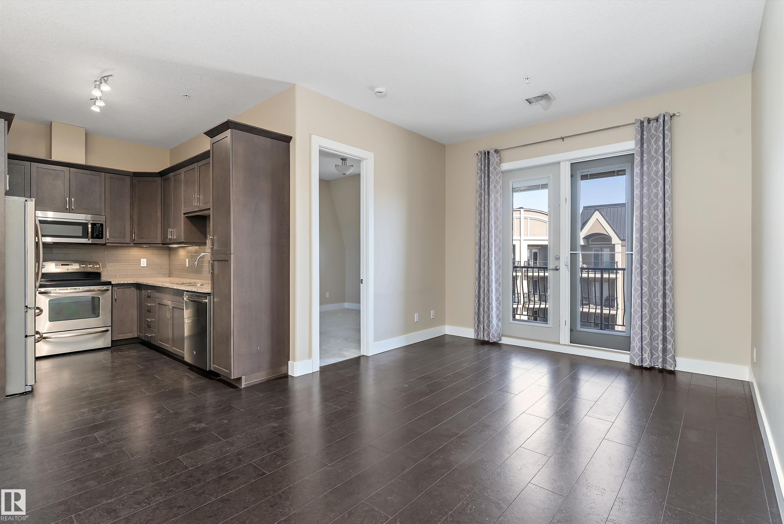 #449 6079 Maynard Wy Nw, Edmonton, AB - Indoor Photo Showing Kitchen