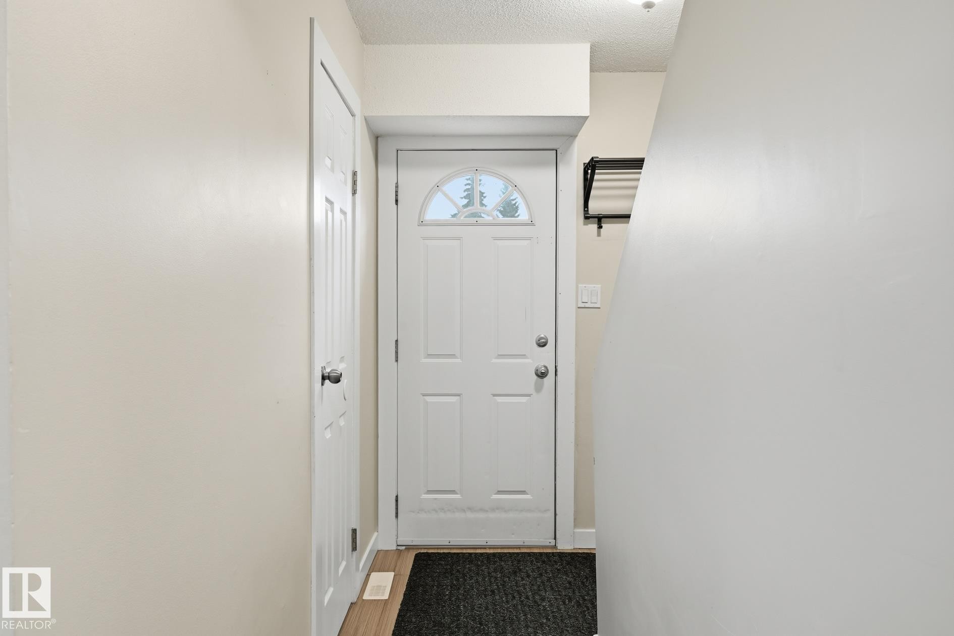 248 Dickinsfield Crest Nw, Edmonton, AB - Indoor Photo Showing Other Room