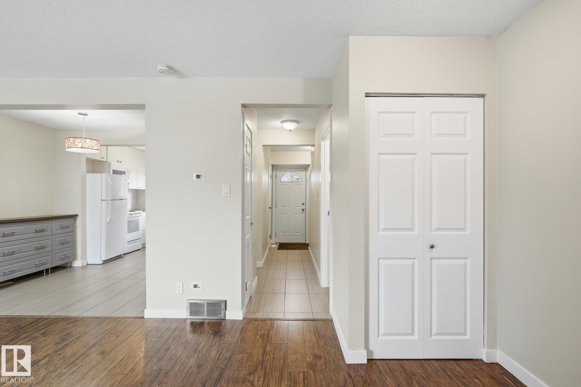 248 Dickinsfield Crest Nw, Edmonton, AB - Indoor Photo Showing Other Room