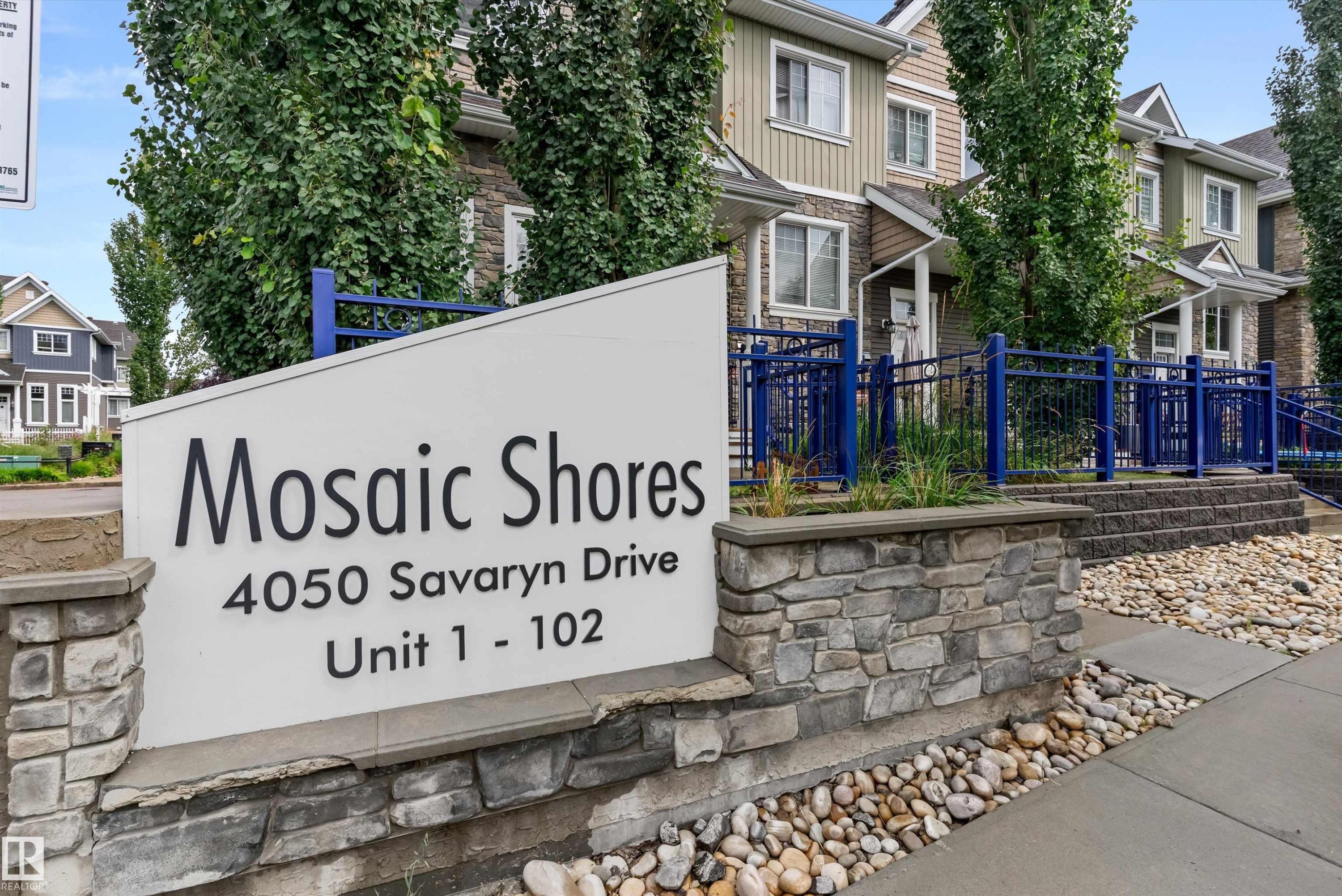 #98 4050 Savaryn Dr Sw, Edmonton, AB - Outdoor