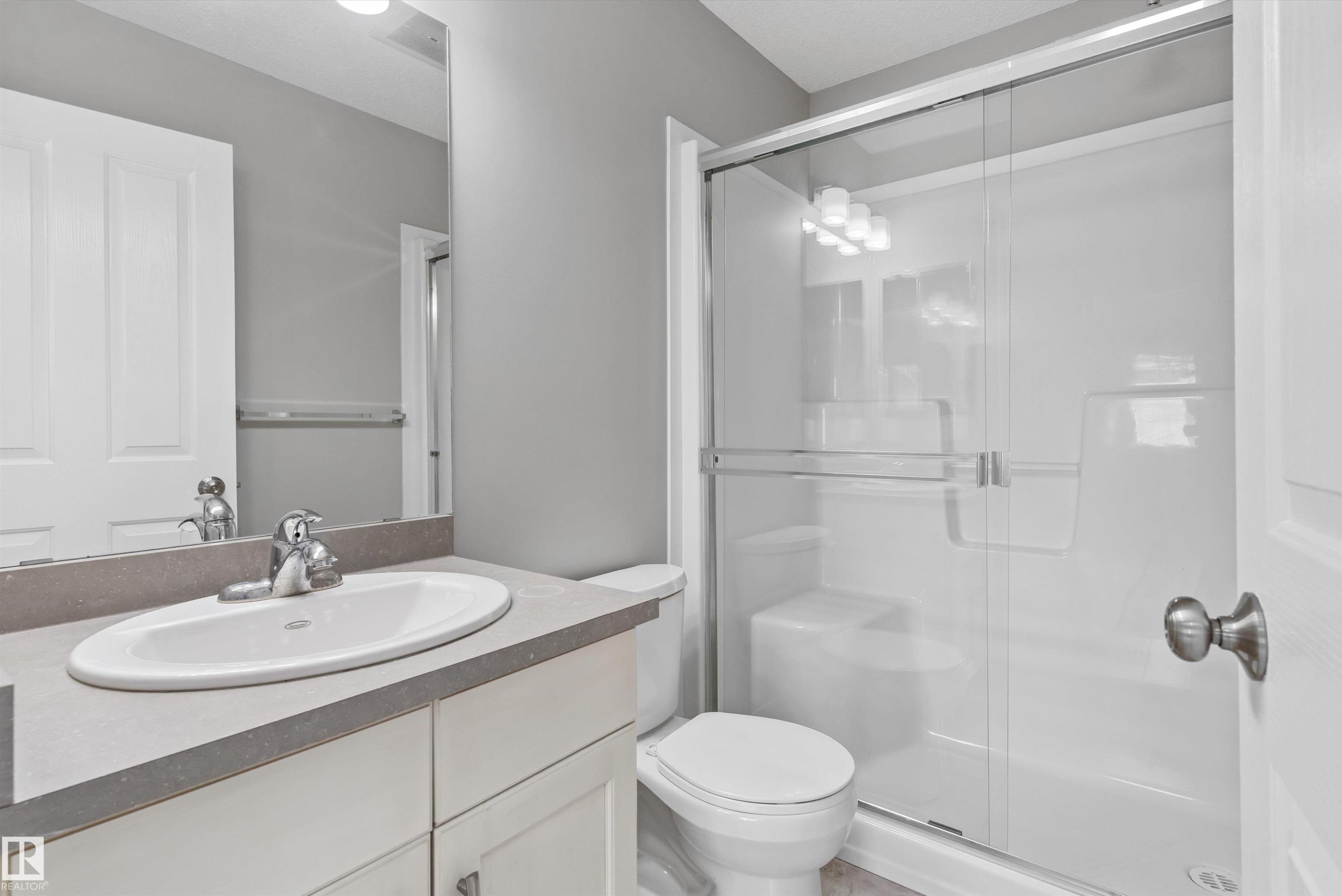 #98 4050 Savaryn Dr Sw, Edmonton, AB - Indoor Photo Showing Bathroom