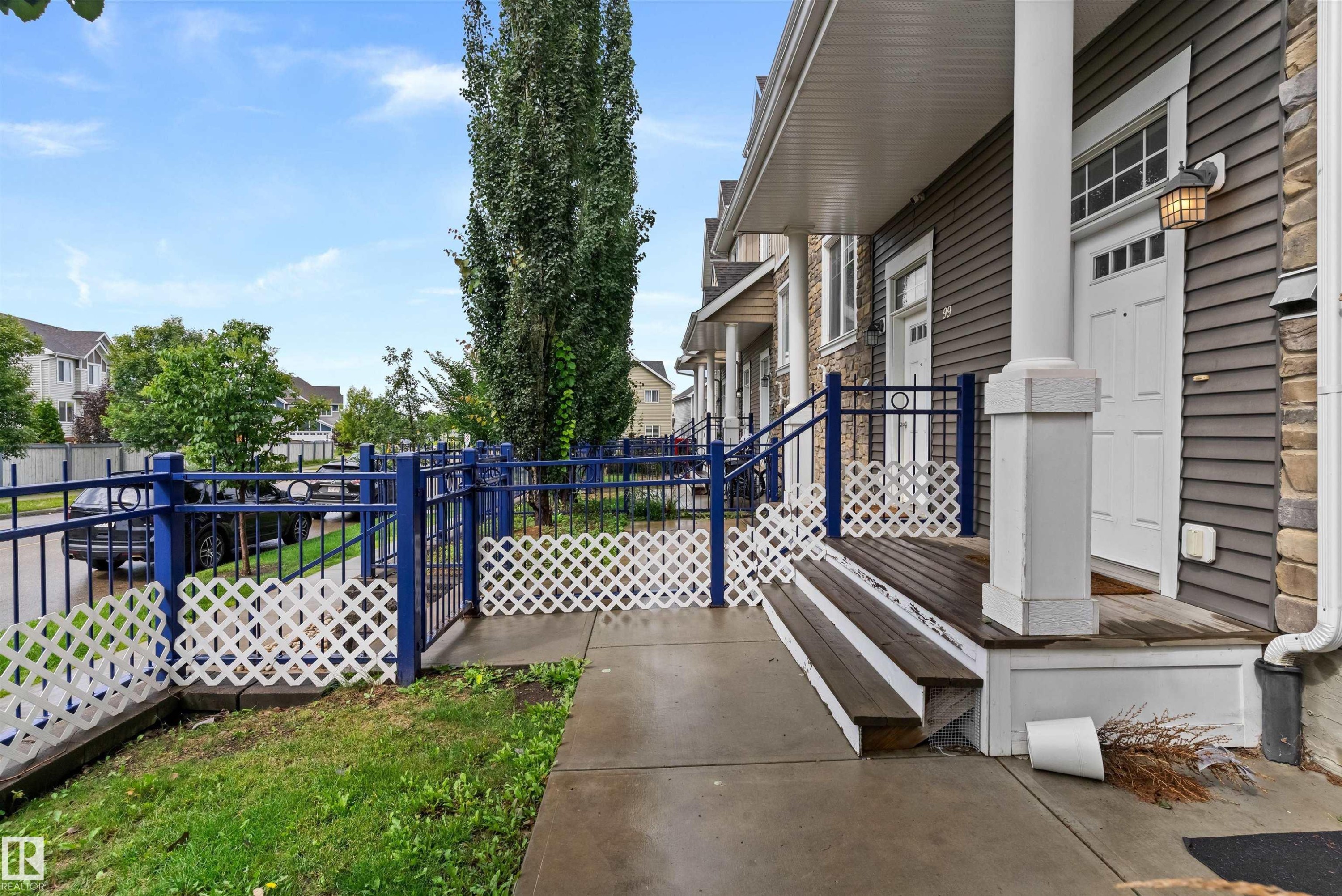 #98 4050 Savaryn Dr Sw, Edmonton, AB - Outdoor