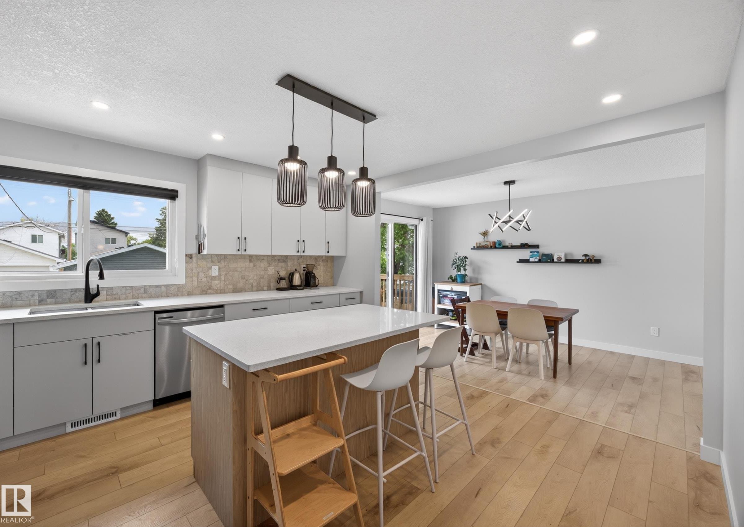 9915 154 Street Nw, Edmonton, AB - Indoor Photo Showing Other Room