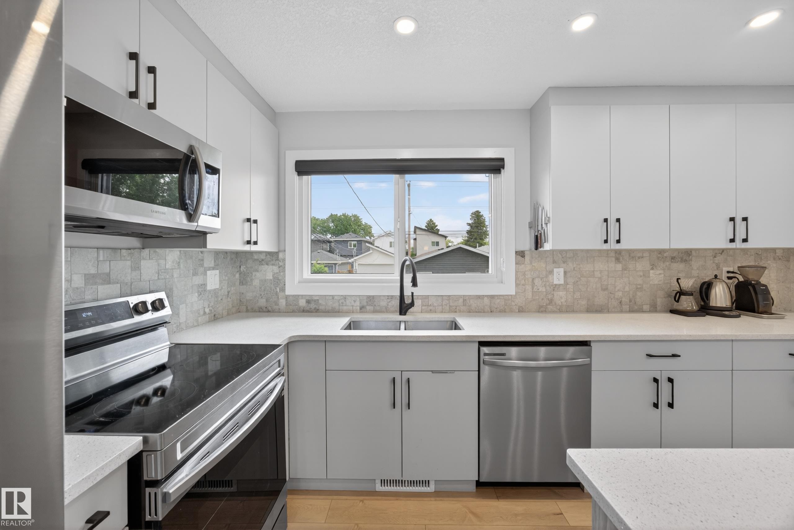 9915 154 Street Nw, Edmonton, AB - Indoor Photo Showing Kitchen With Stainless Steel Kitchen With Upgraded Kitchen