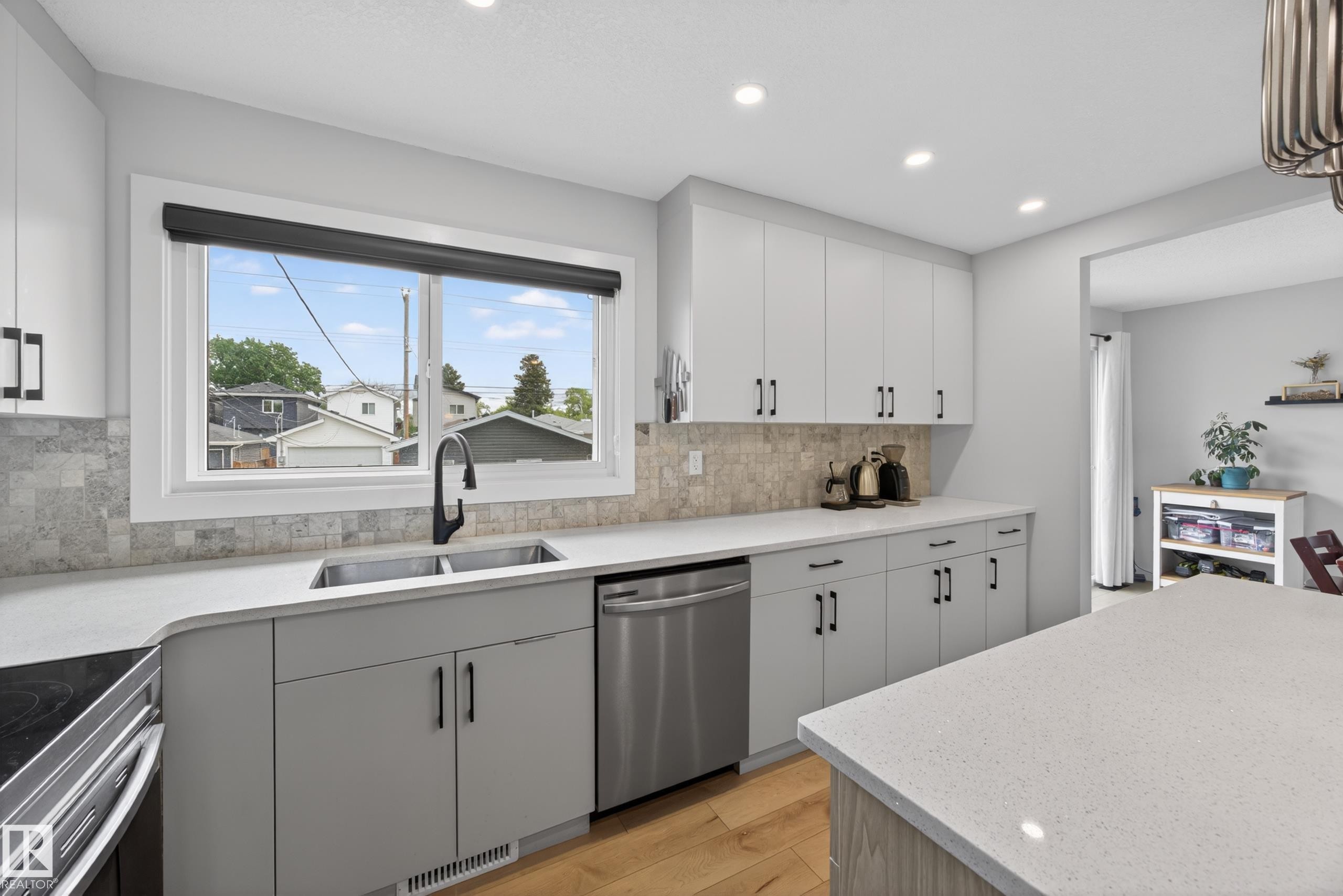 9915 154 Street Nw, Edmonton, AB - Indoor Photo Showing Kitchen With Double Sink