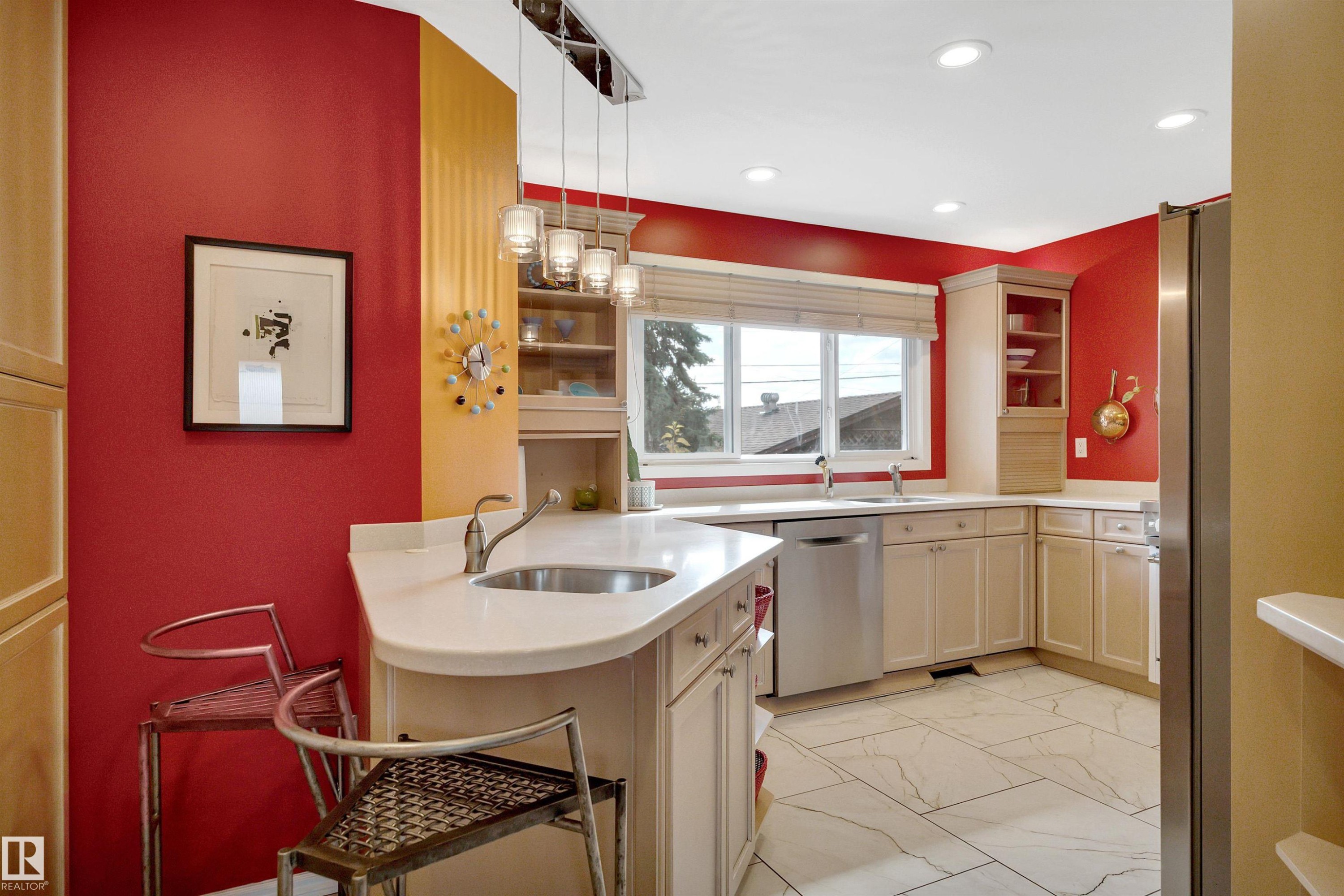 5331 105 Street Nw, Edmonton, AB - Indoor Photo Showing Kitchen