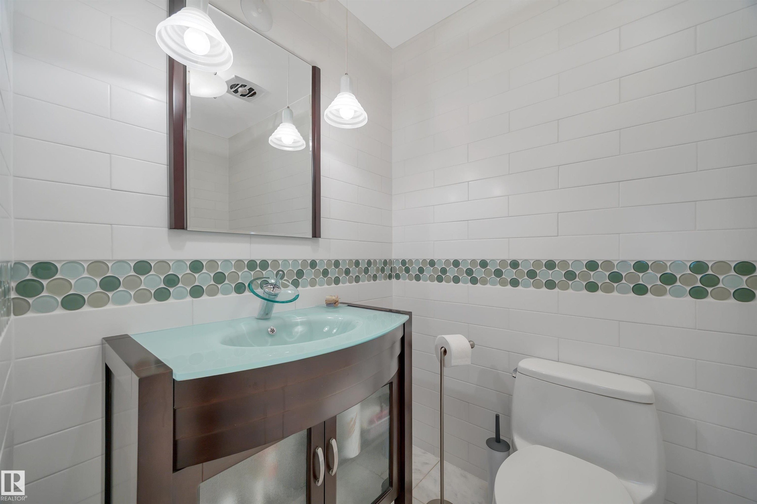 5331 105 Street Nw, Edmonton, AB - Indoor Photo Showing Bathroom