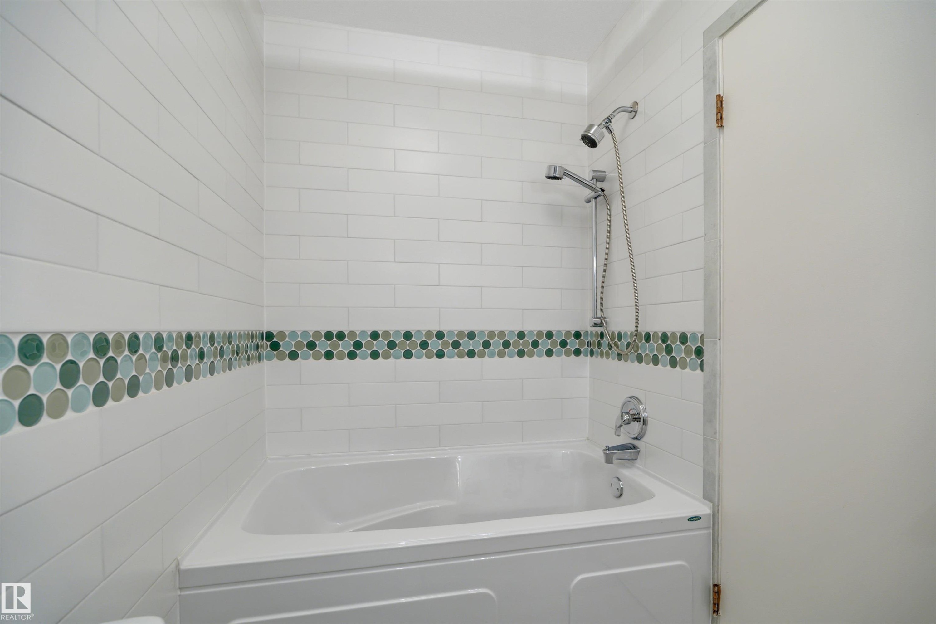 5331 105 Street Nw, Edmonton, AB - Indoor Photo Showing Bathroom