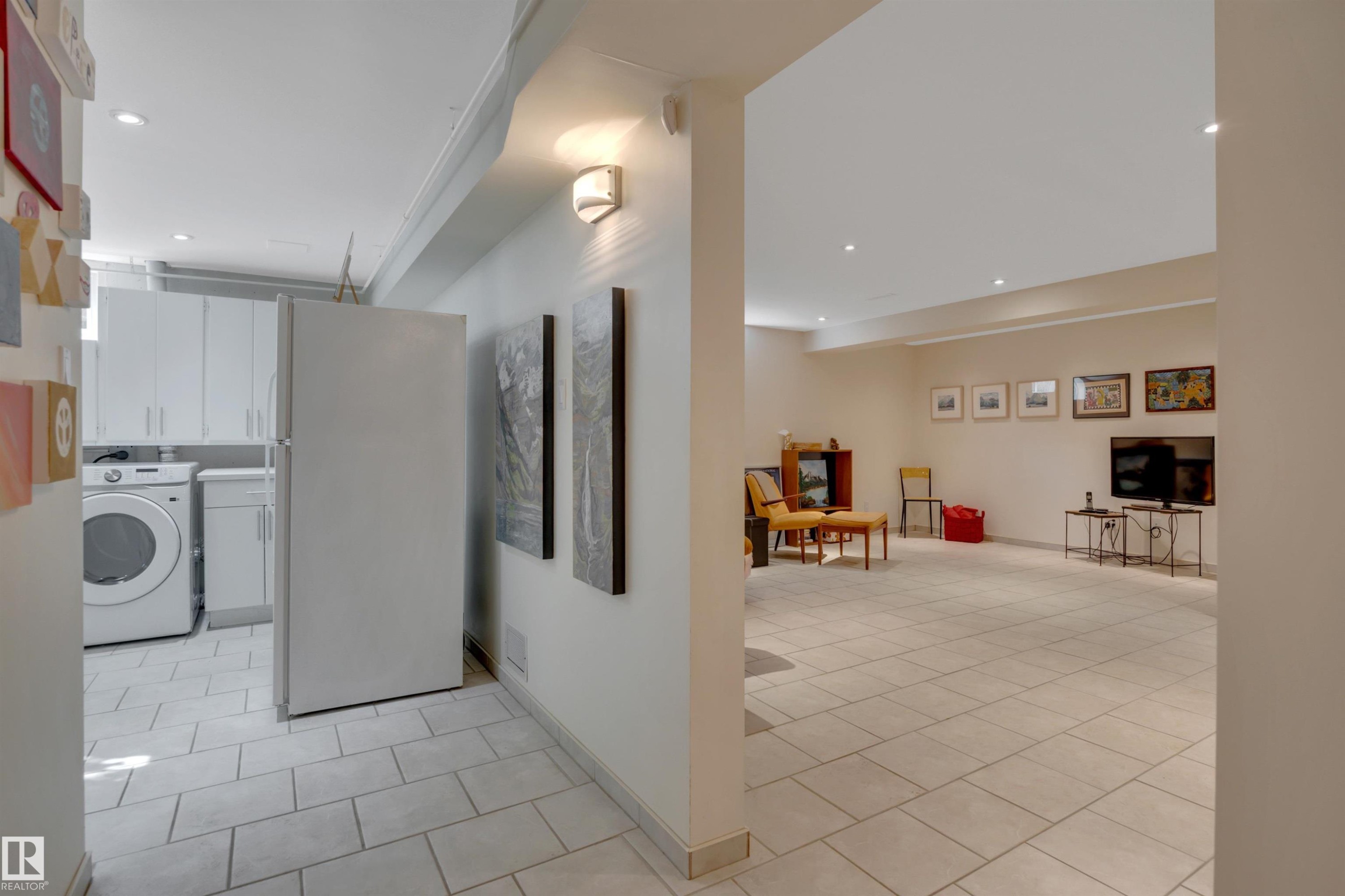 5331 105 Street Nw, Edmonton, AB - Indoor Photo Showing Laundry Room