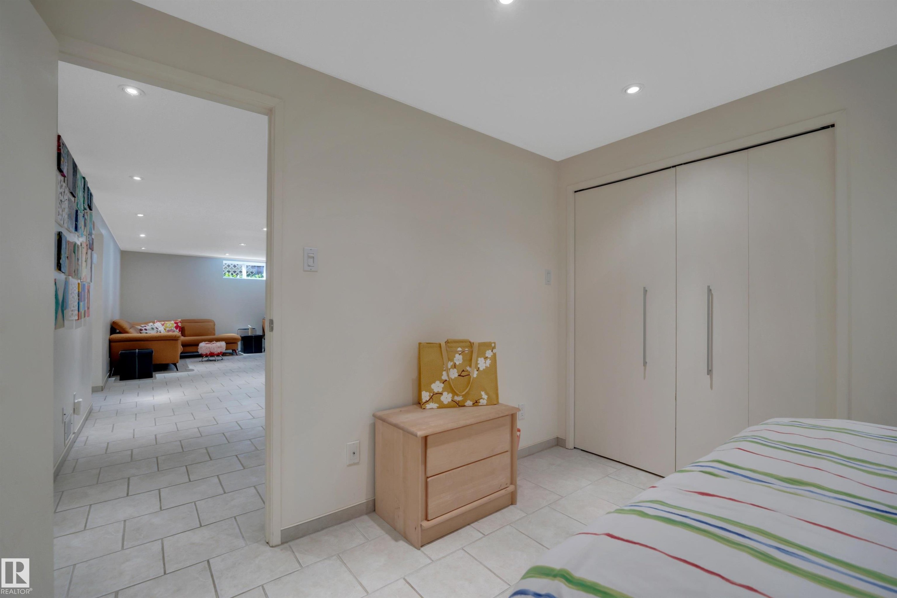 5331 105 Street Nw, Edmonton, AB - Indoor