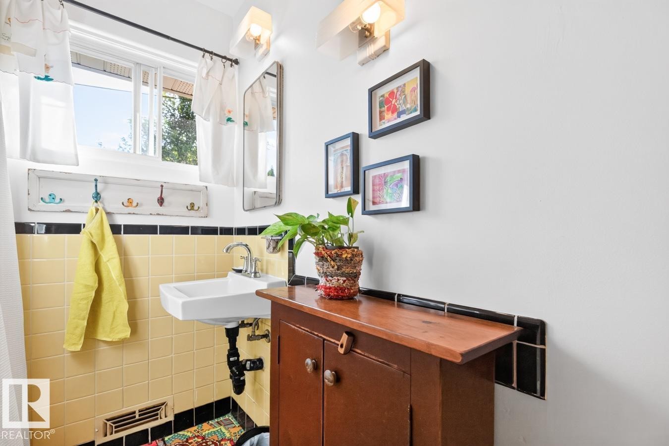 9603 79 Street Nw, Edmonton, AB - Indoor Photo Showing Laundry Room