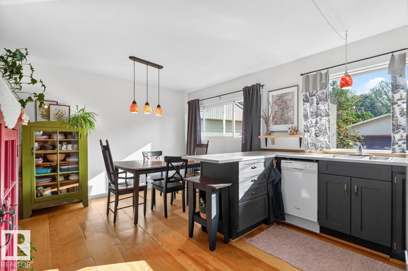 9603 79 Street Nw, Edmonton, AB - Indoor