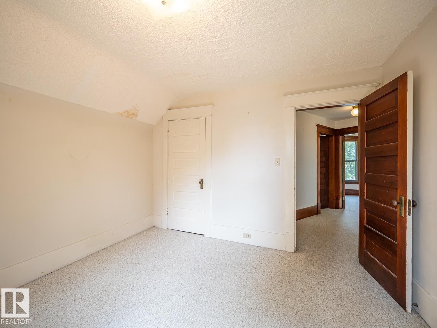 11005 80 Avenue Nw, Edmonton, AB - Indoor Photo Showing Other Room