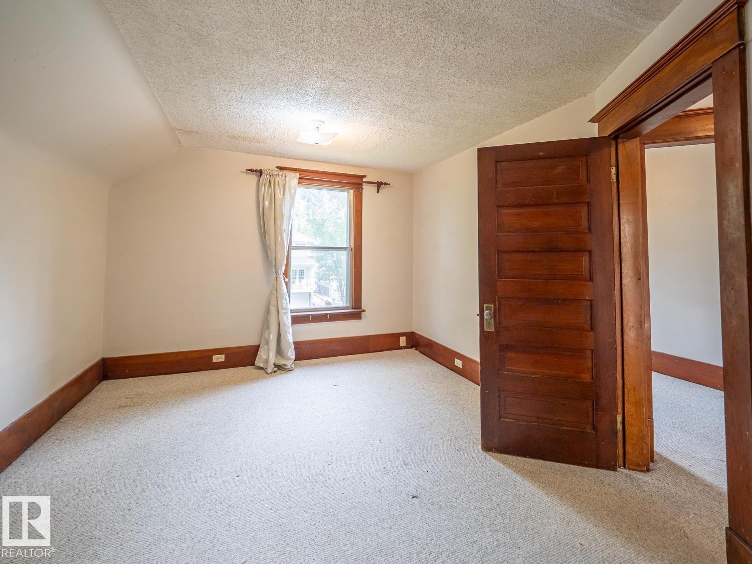 11005 80 Avenue Nw, Edmonton, AB - Indoor Photo Showing Other Room