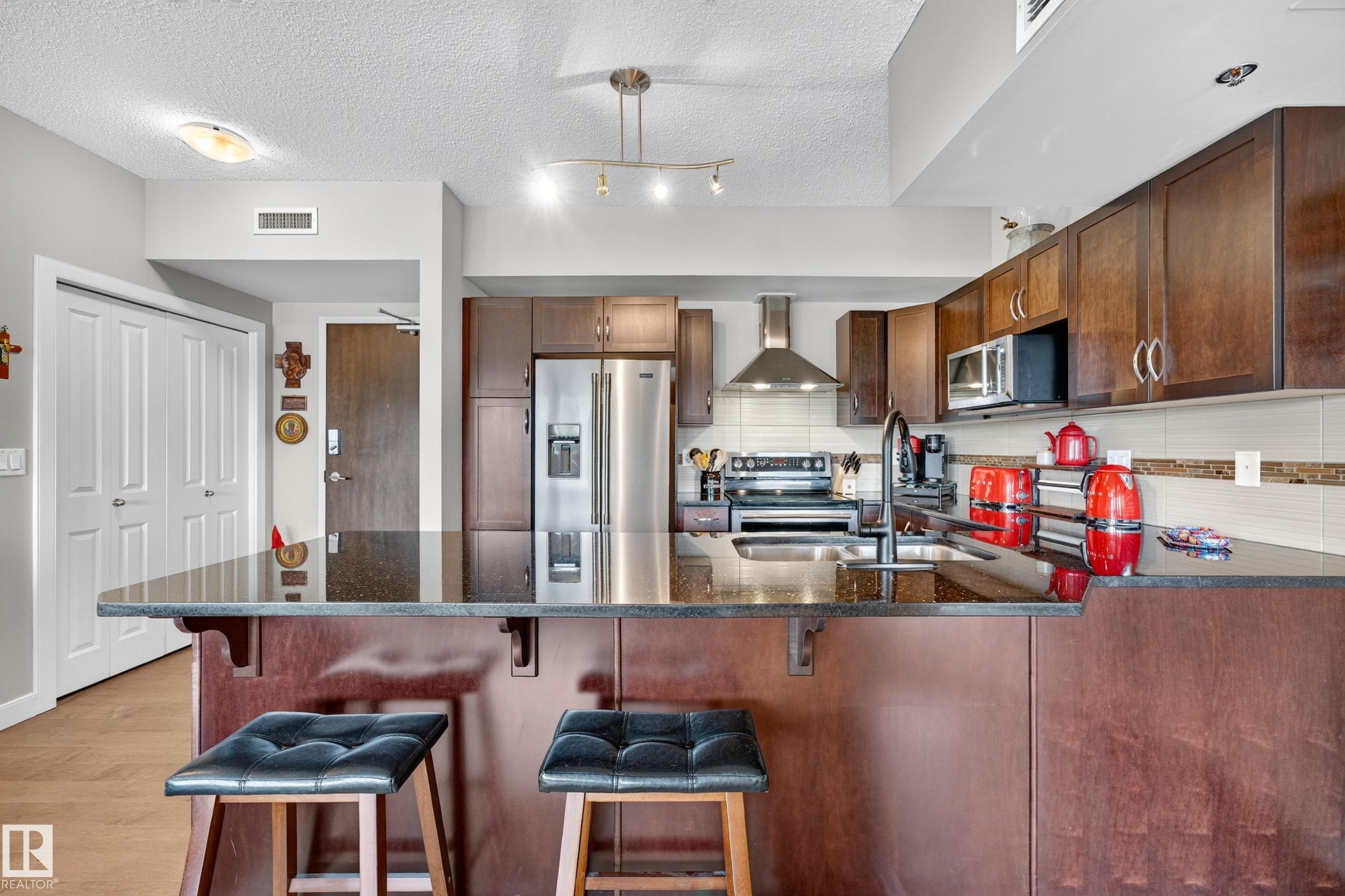 #115 35 Sturgeon Rd, St. Albert, AB - Indoor Photo Showing Kitchen With Stainless Steel Kitchen With Double Sink