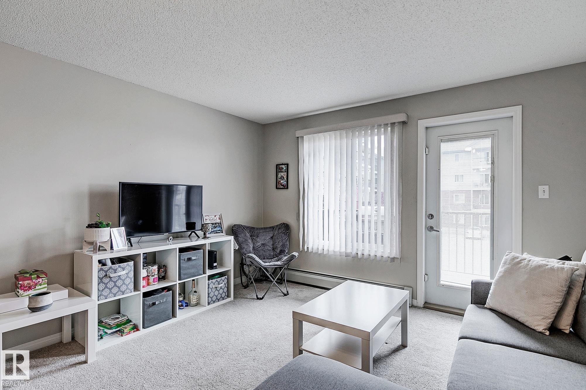 #203 111 Edwards Dr Sw, Edmonton, AB - Indoor Photo Showing Living Room
