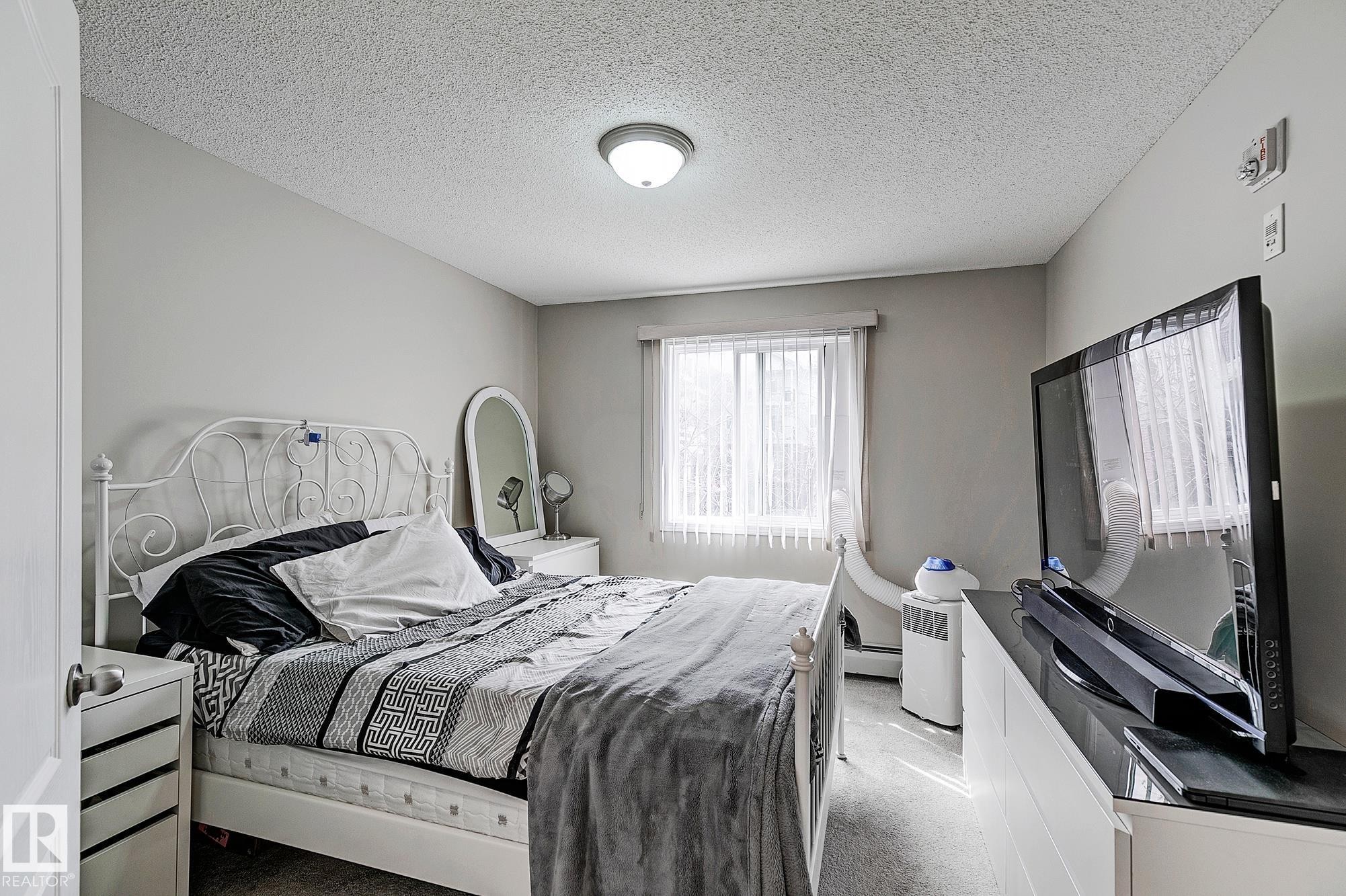 #203 111 Edwards Dr Sw, Edmonton, AB - Indoor Photo Showing Bedroom