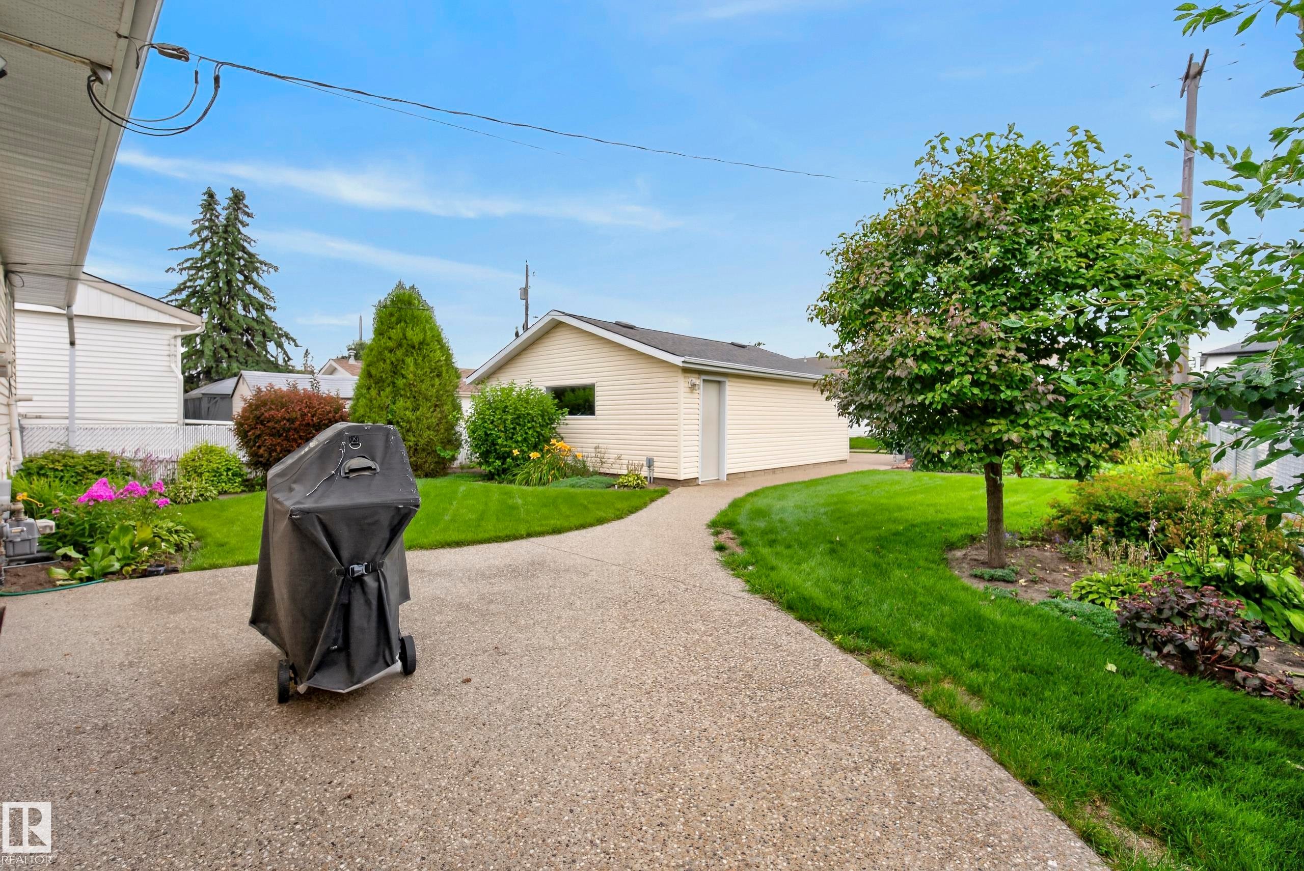 10623 67 Street Nw, Edmonton, AB - Outdoor
