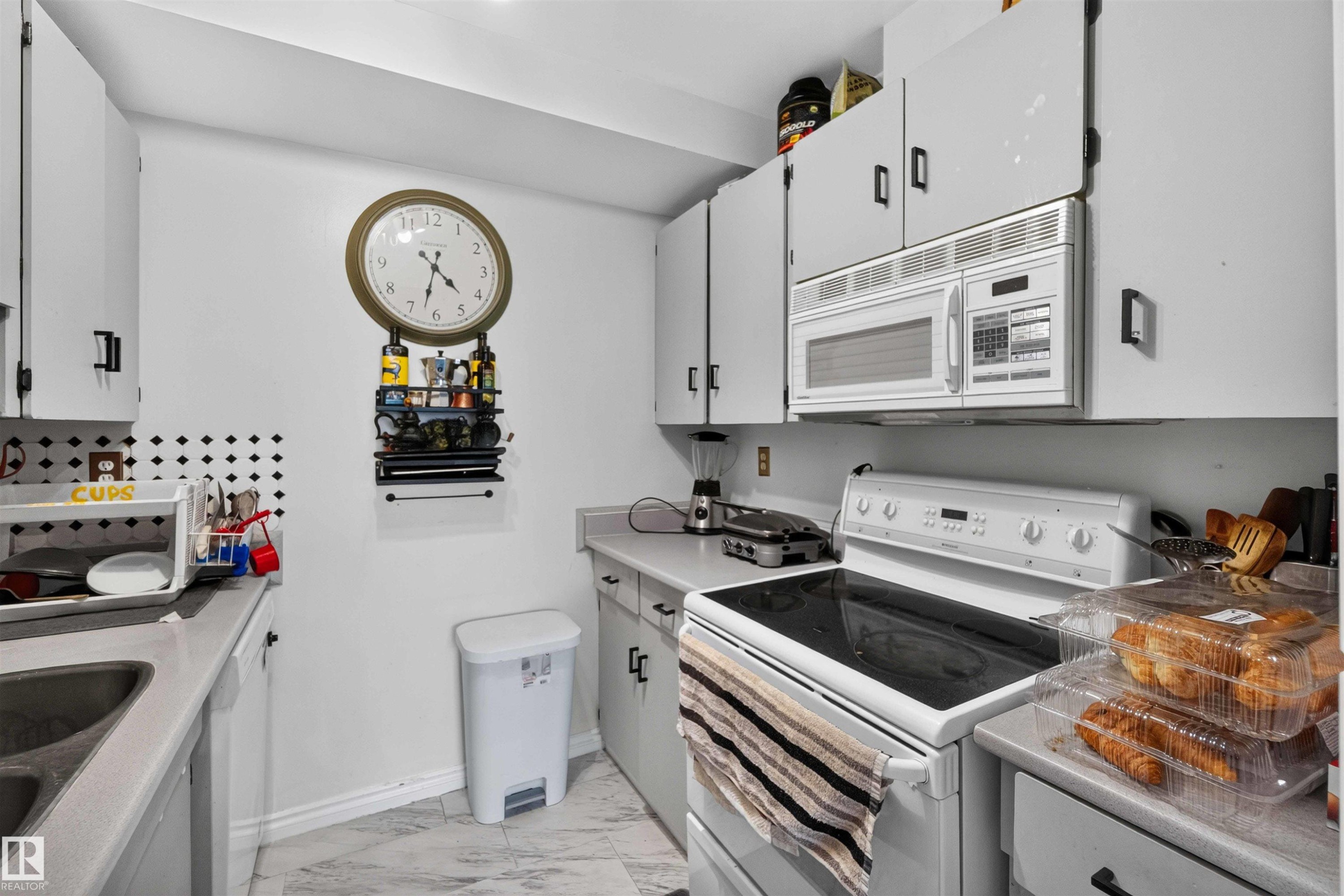 White cabinetry with dark hardware - 17127 109 Street Nw, Edmonton, AB - Indoor Photo Showing Kitchen