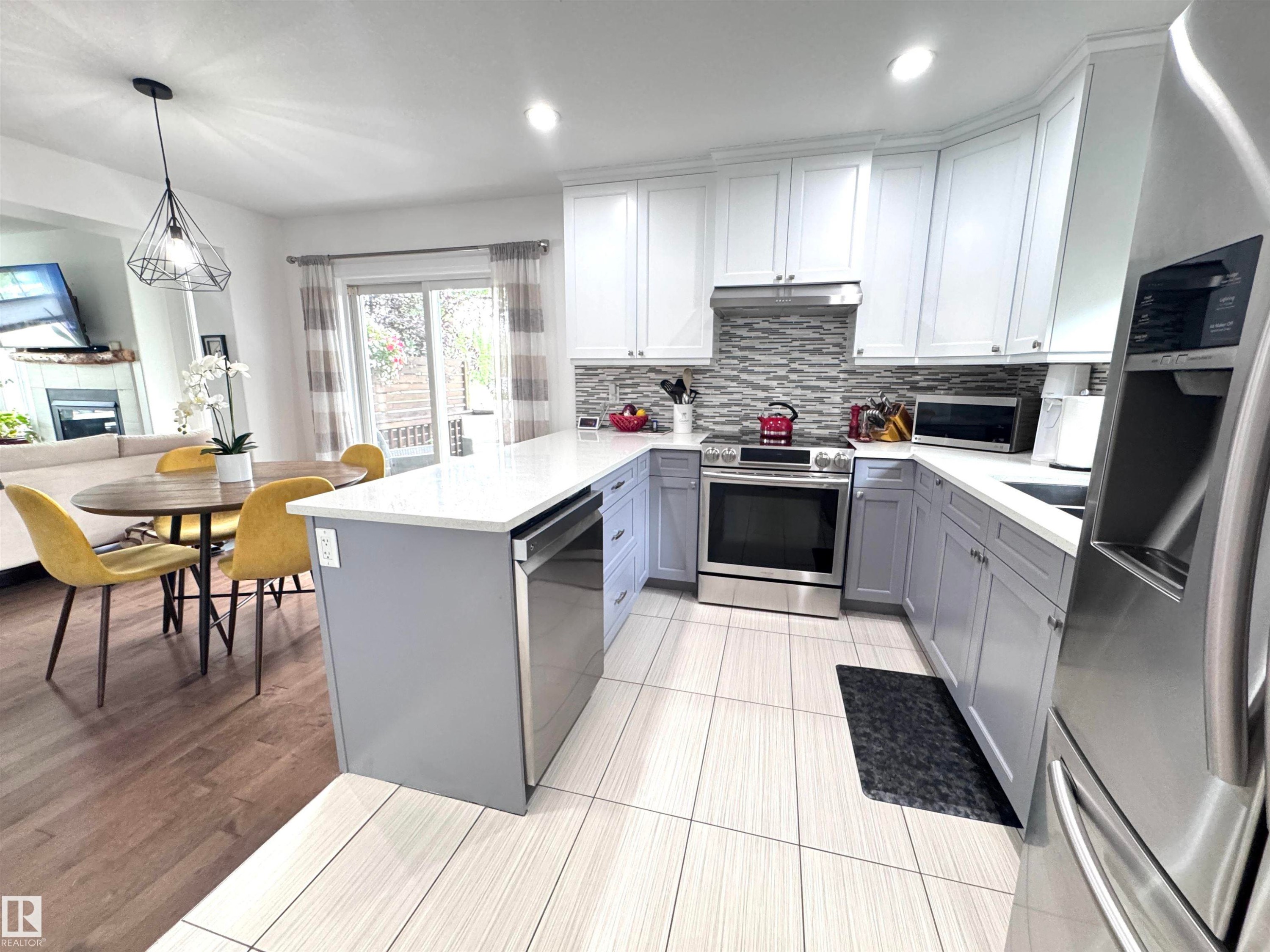 7004 97 Street Nw, Edmonton, AB - Indoor Photo Showing Kitchen With Stainless Steel Kitchen With Upgraded Kitchen