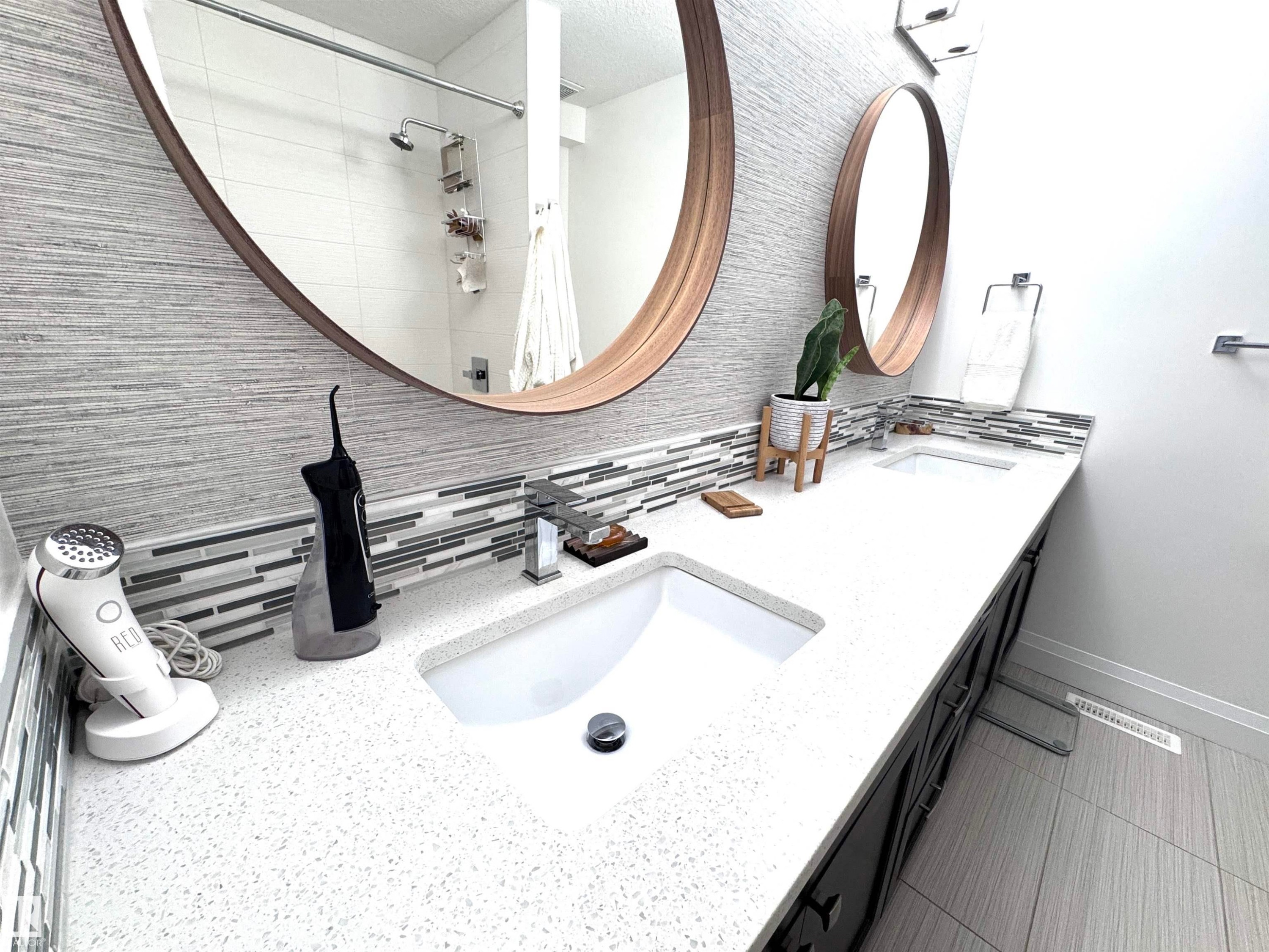 7004 97 Street Nw, Edmonton, AB - Indoor Photo Showing Bathroom