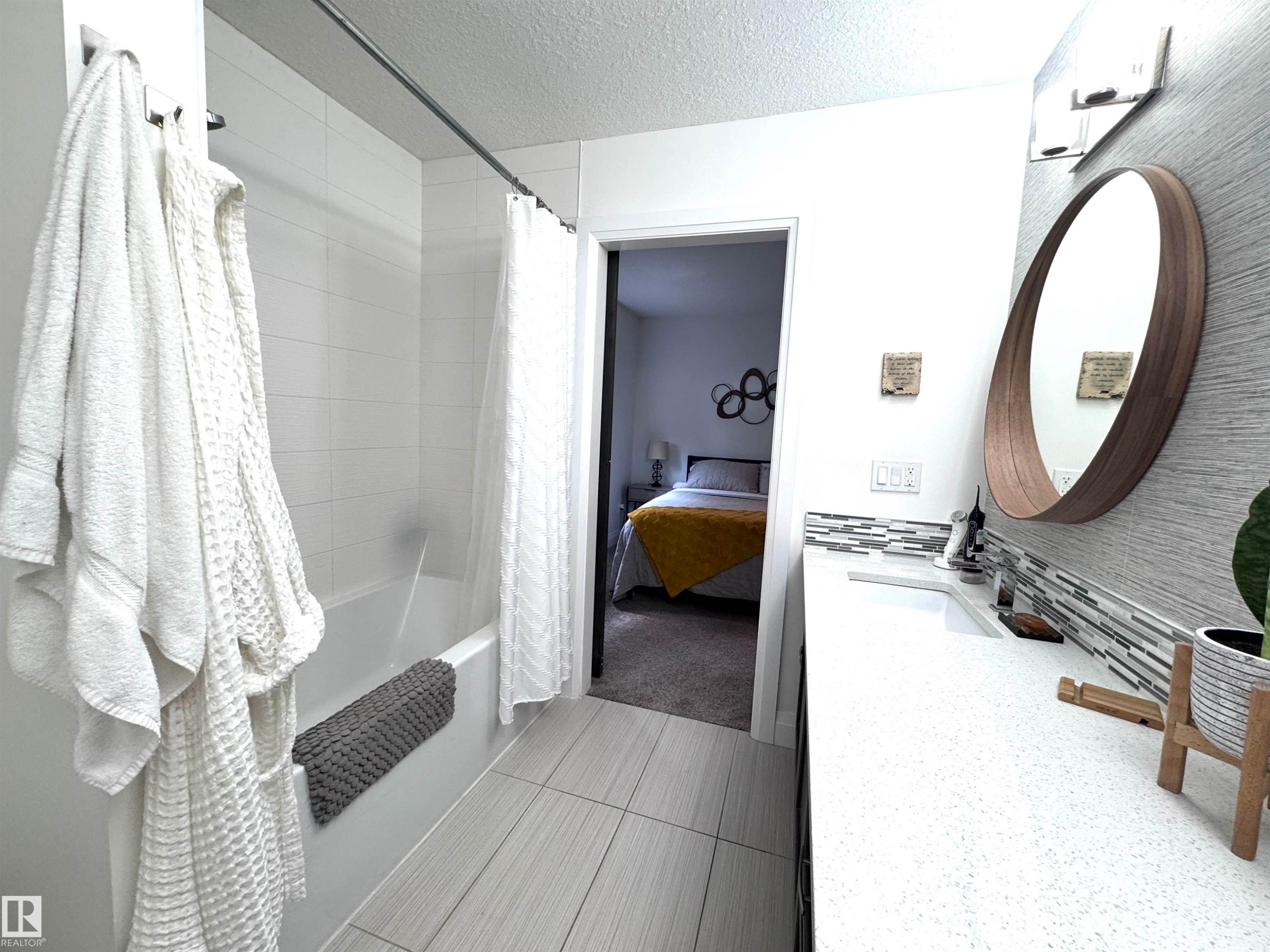7004 97 Street Nw, Edmonton, AB - Indoor Photo Showing Bathroom
