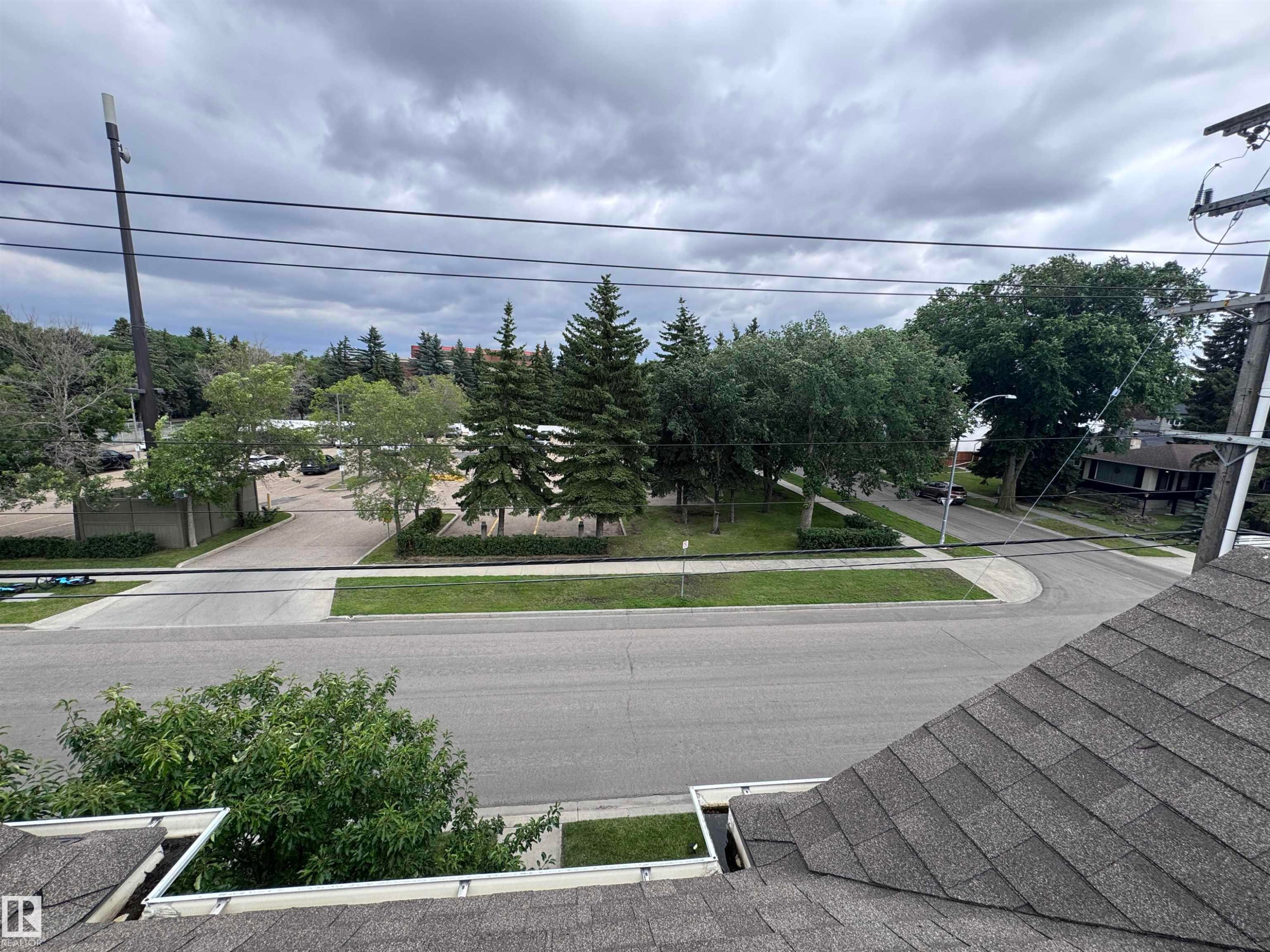 7004 97 Street Nw, Edmonton, AB - Outdoor