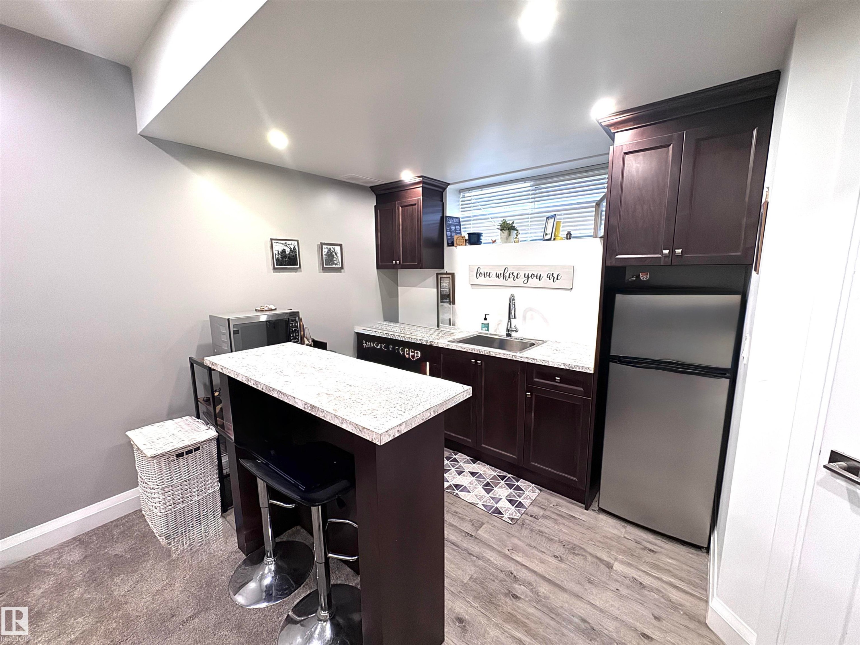 7004 97 Street Nw, Edmonton, AB - Indoor
