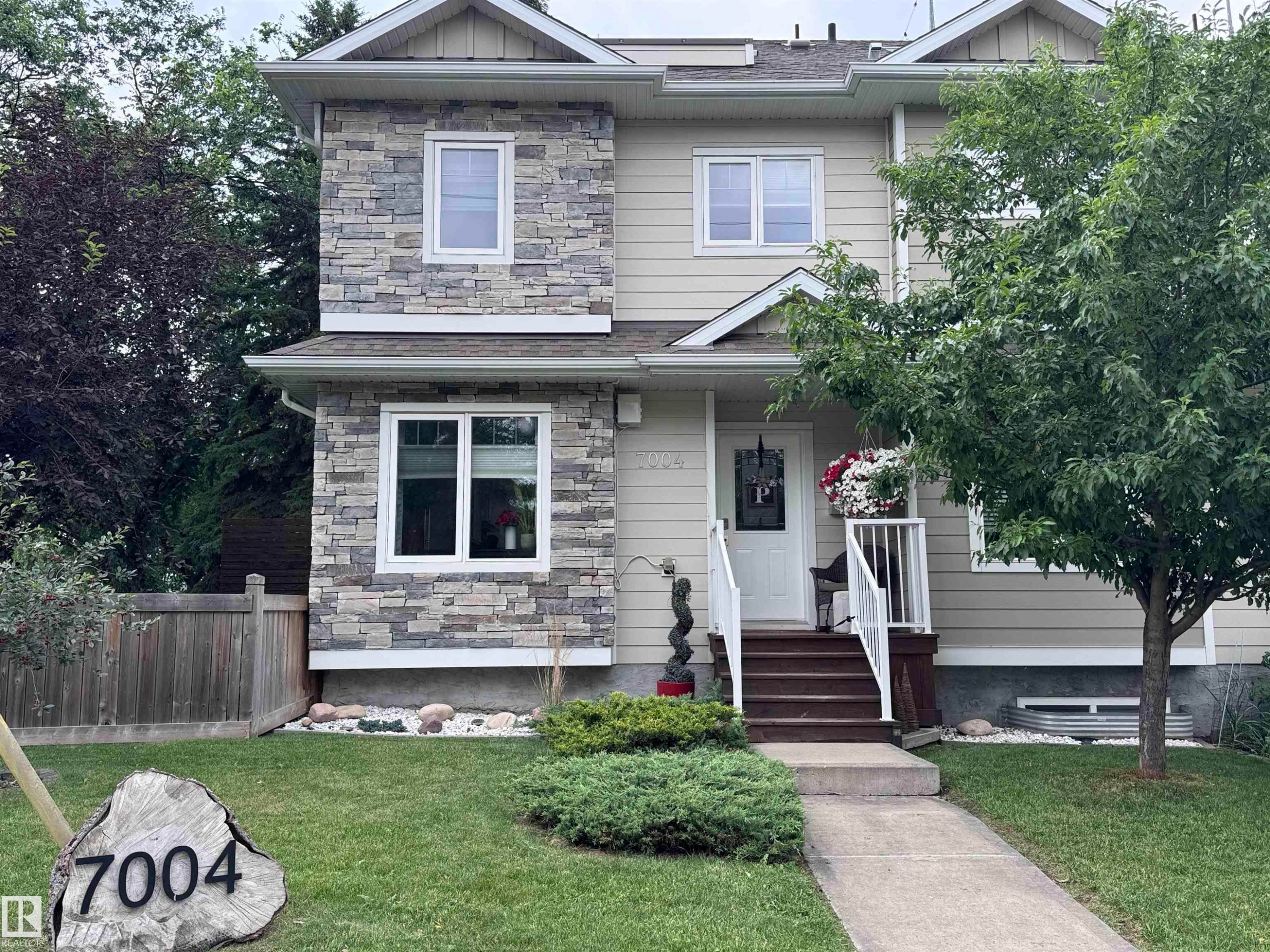 7004 97 Street Nw, Edmonton, AB - Outdoor With Facade