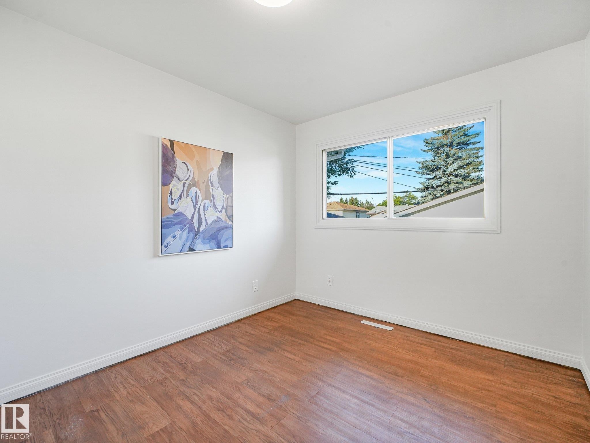 6112 105A Street Nw, Edmonton, AB - Indoor Photo Showing Other Room