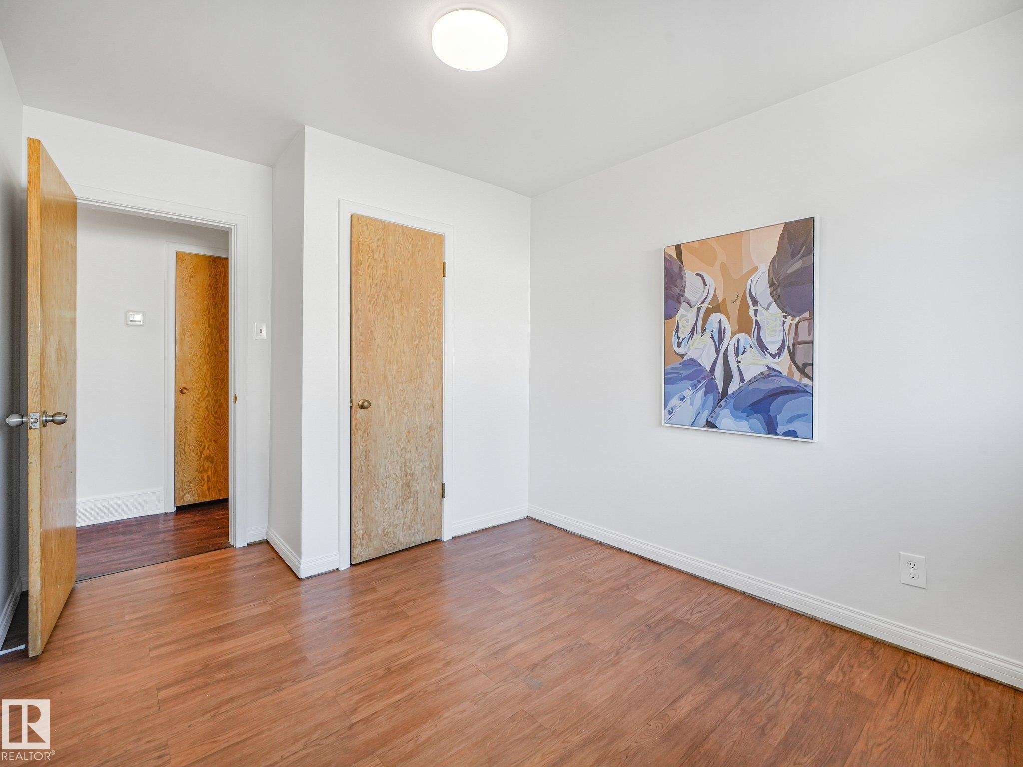 6112 105A Street Nw, Edmonton, AB - Indoor Photo Showing Other Room