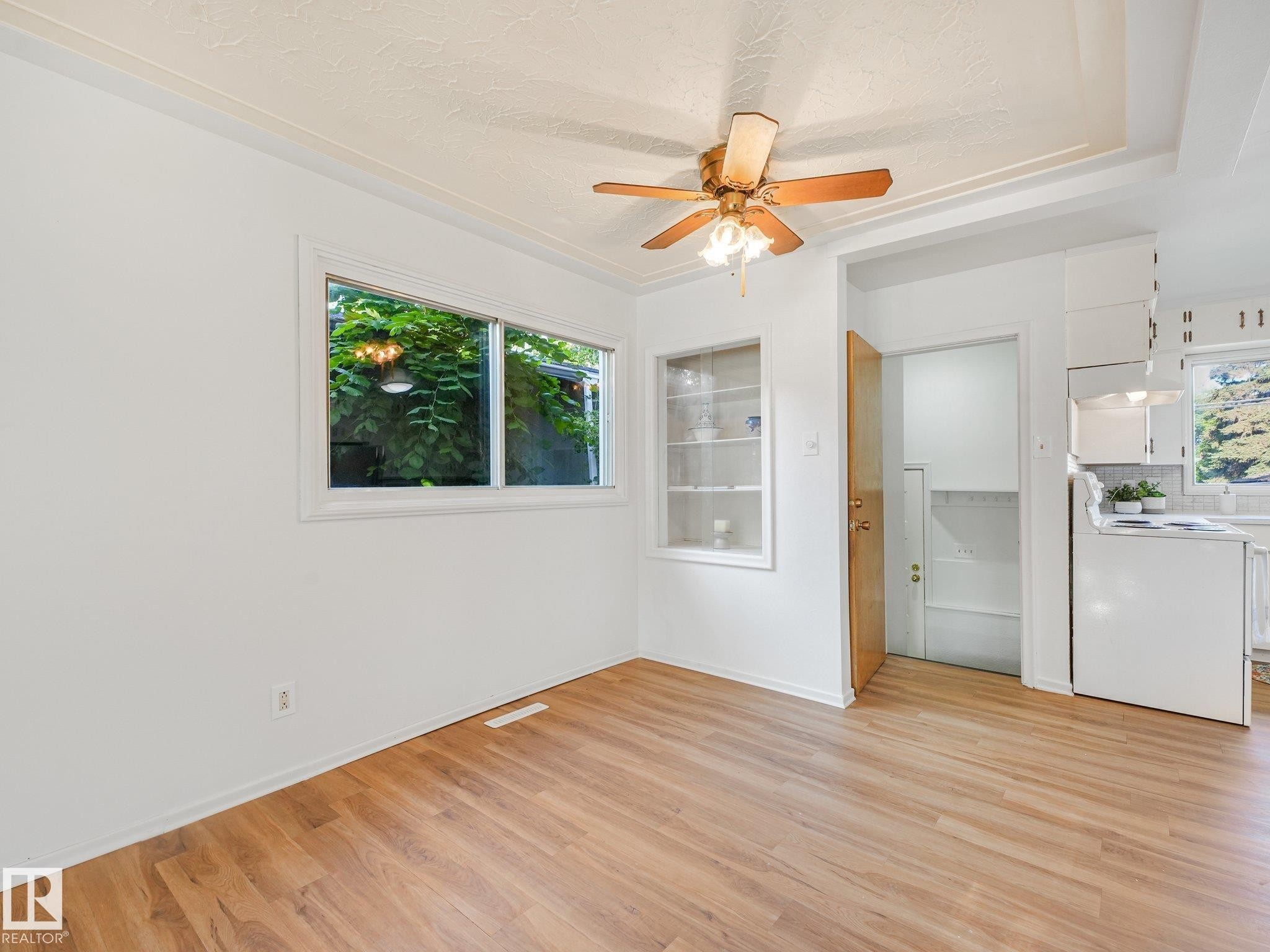 6112 105A Street Nw, Edmonton, AB - Indoor