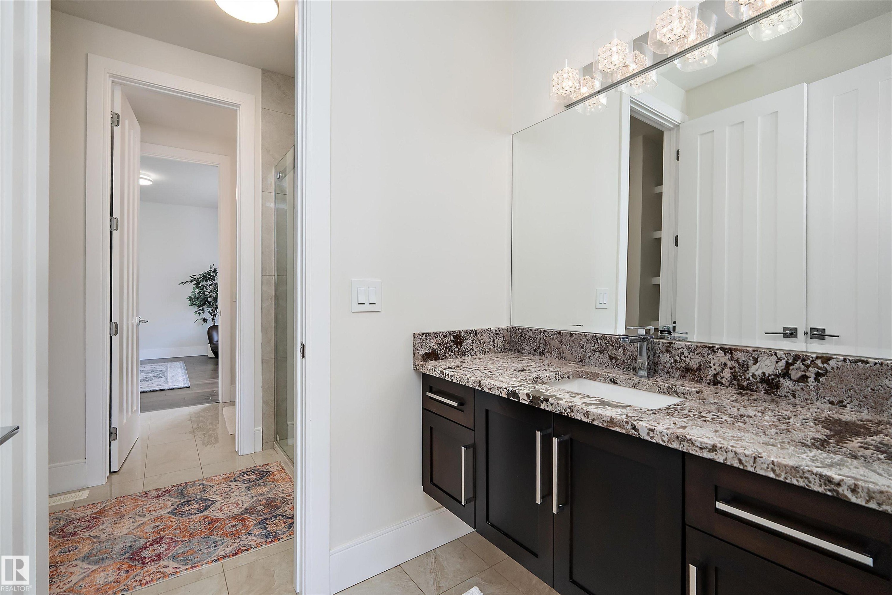 3644 Westcliff Way Sw, Edmonton, AB - Indoor Photo Showing Bathroom