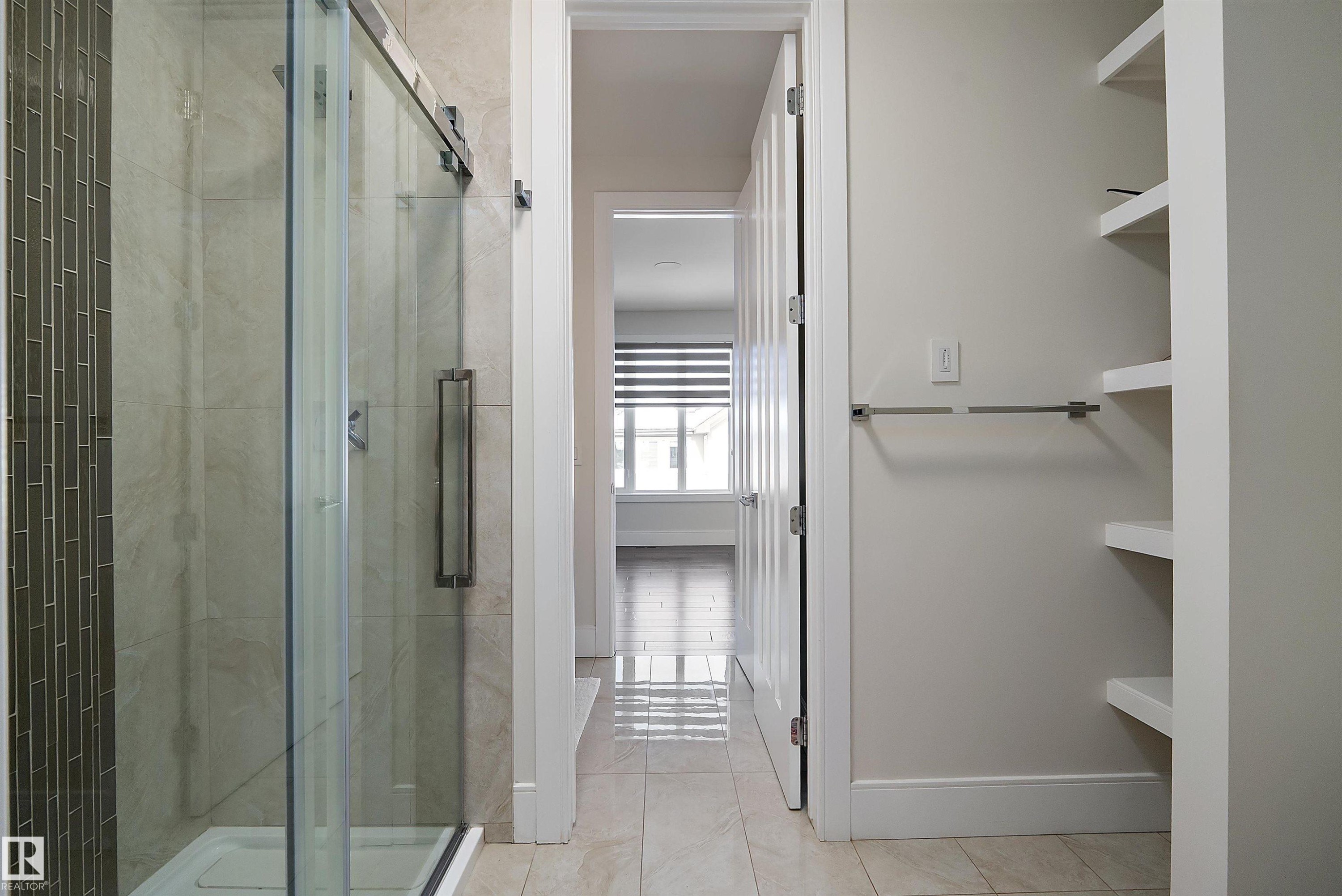3644 Westcliff Way Sw, Edmonton, AB - Indoor Photo Showing Bathroom