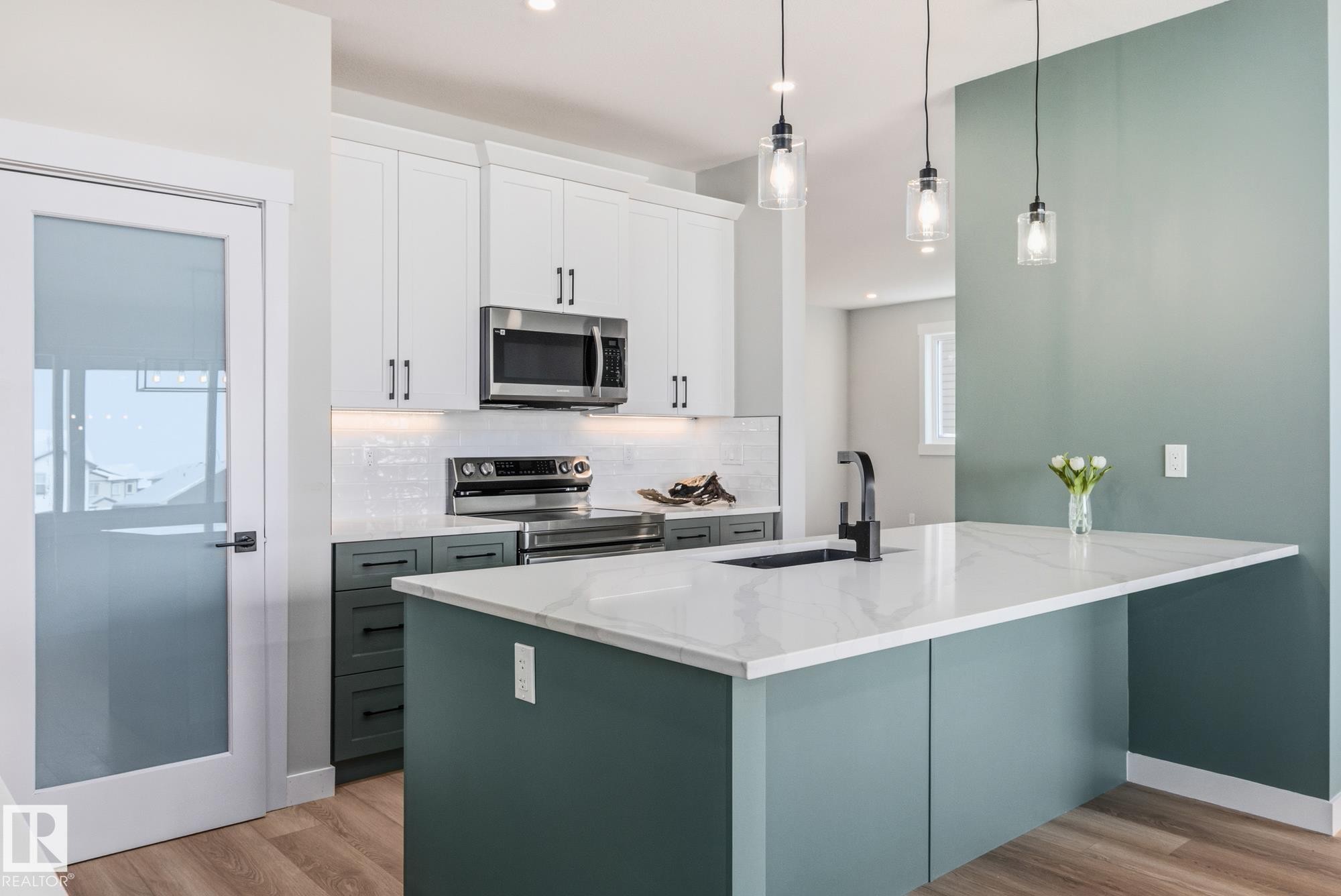 28 Harley Way, Spruce Grove, AB - Indoor Photo Showing Kitchen With Upgraded Kitchen