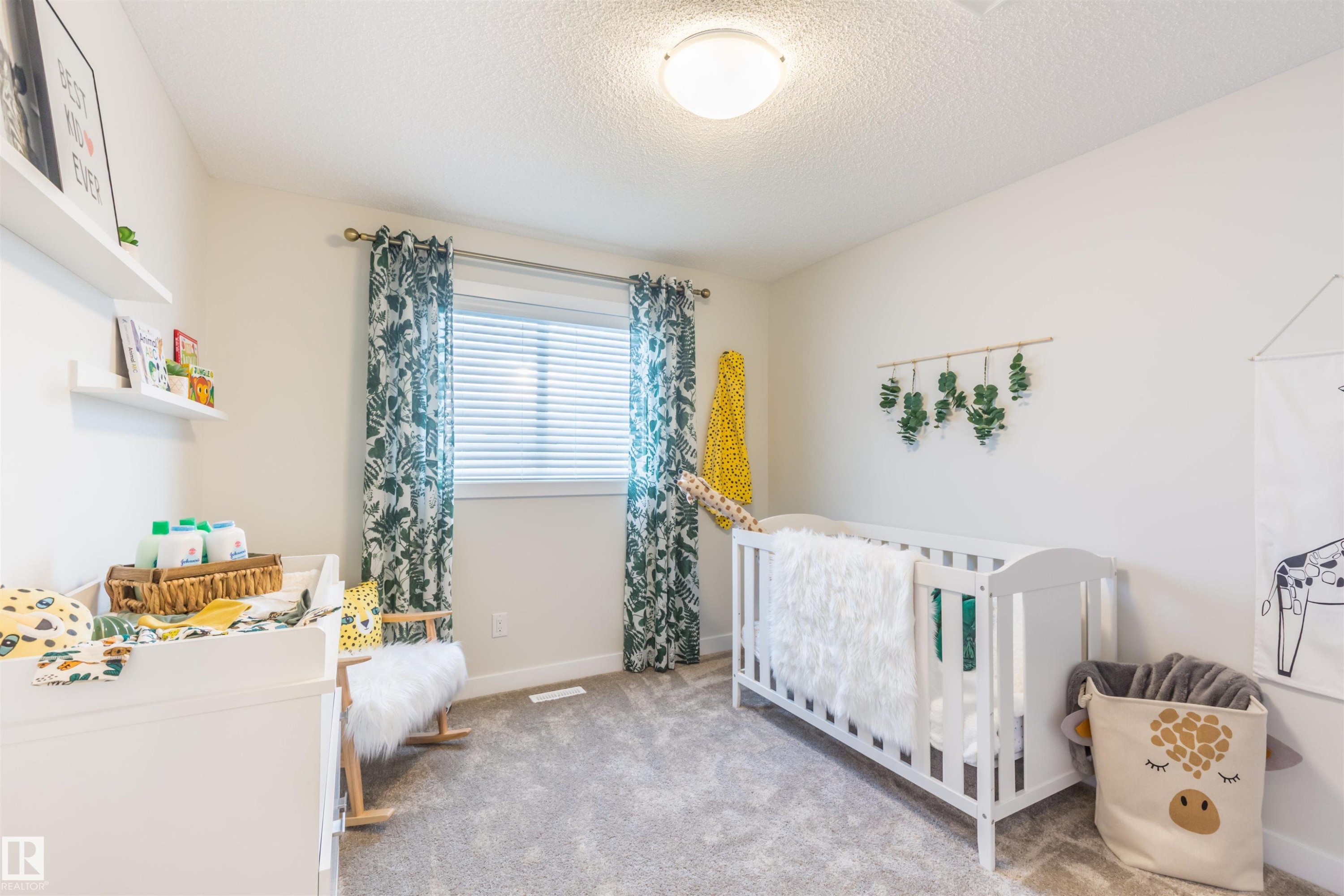 2152 1 Avenue Sw, Edmonton, AB - Indoor Photo Showing Bedroom