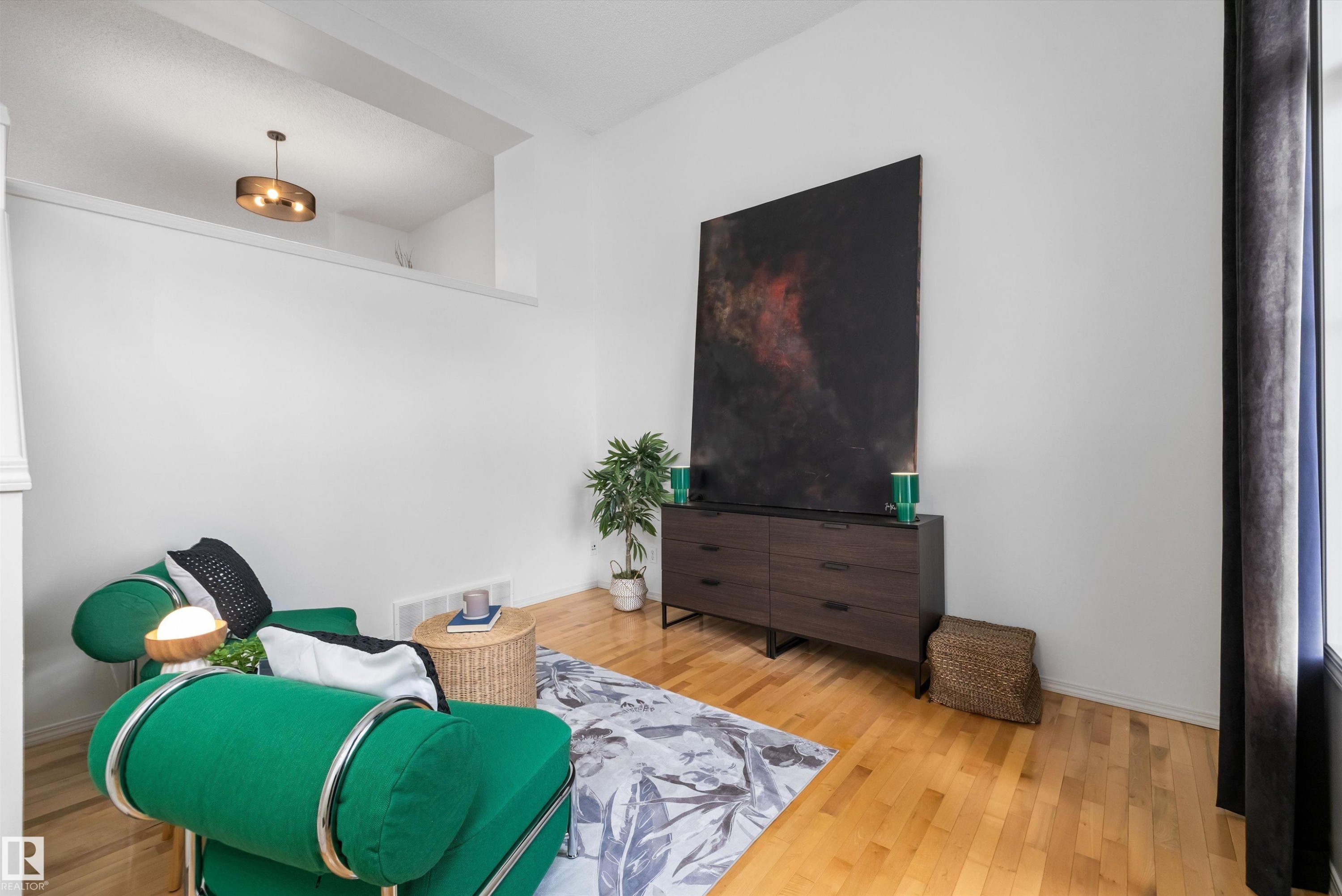 #83 8304 11 Av Sw, Edmonton, AB - Indoor