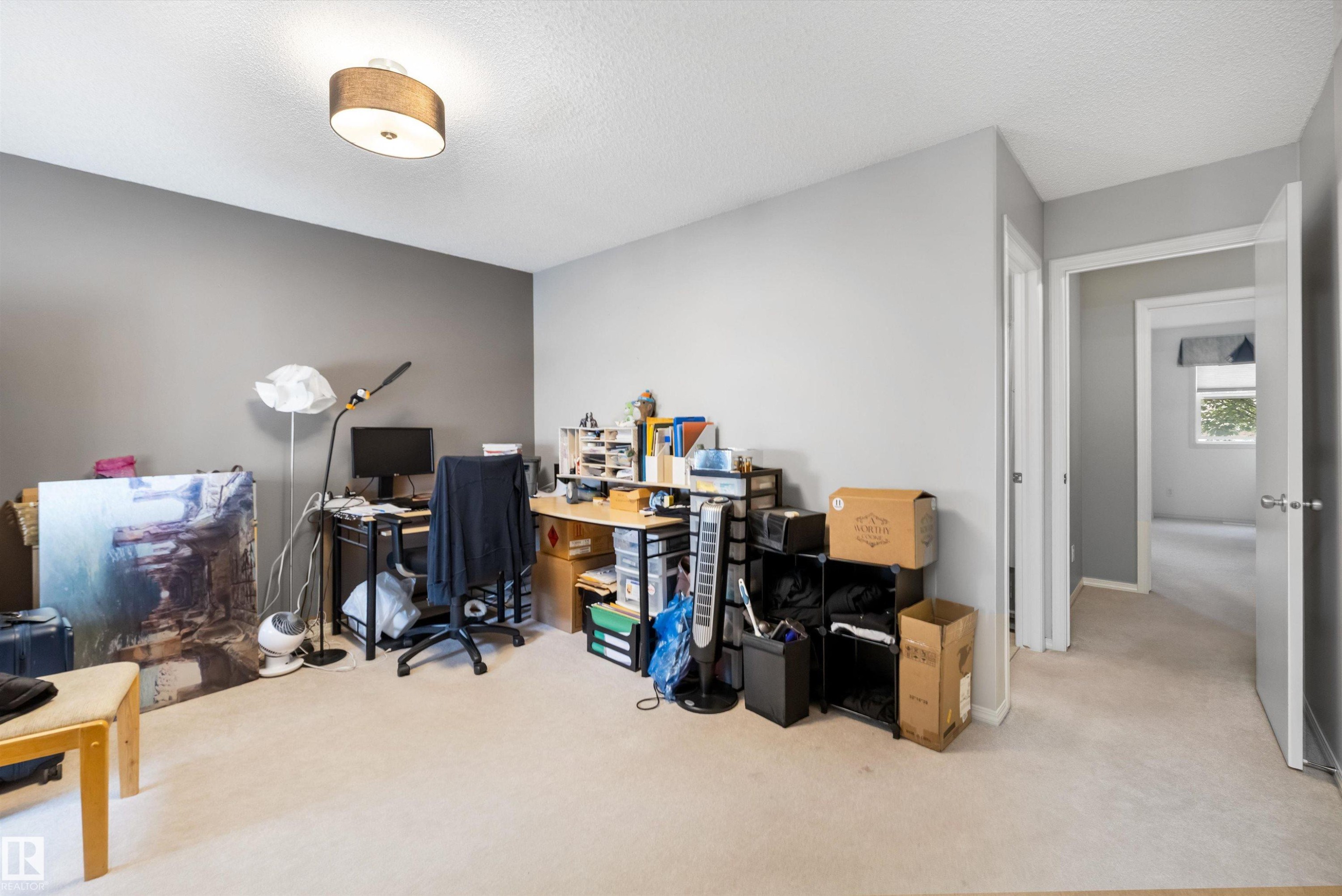 #83 8304 11 Av Sw, Edmonton, AB - Indoor Photo Showing Office