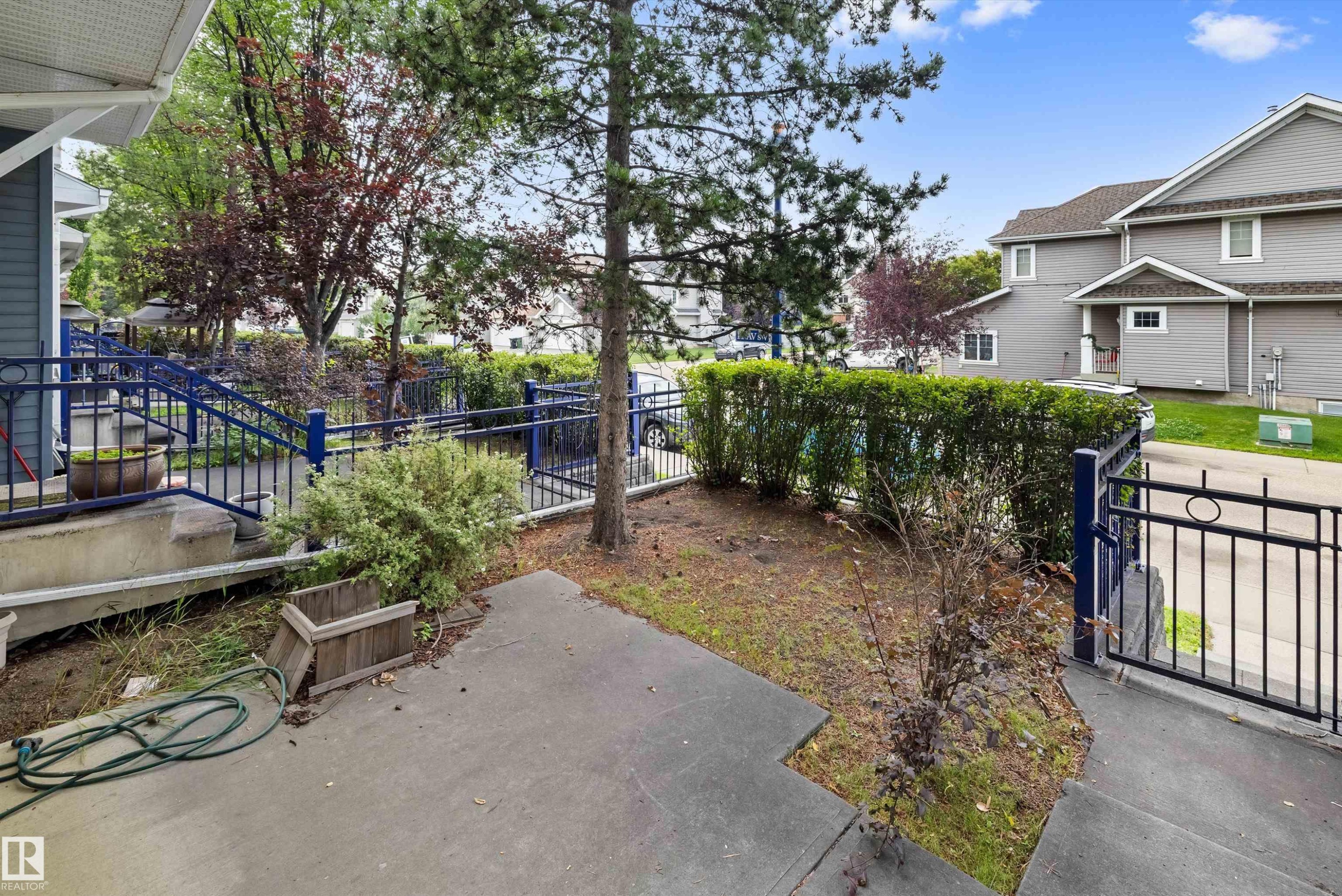 #83 8304 11 Av Sw, Edmonton, AB - Outdoor
