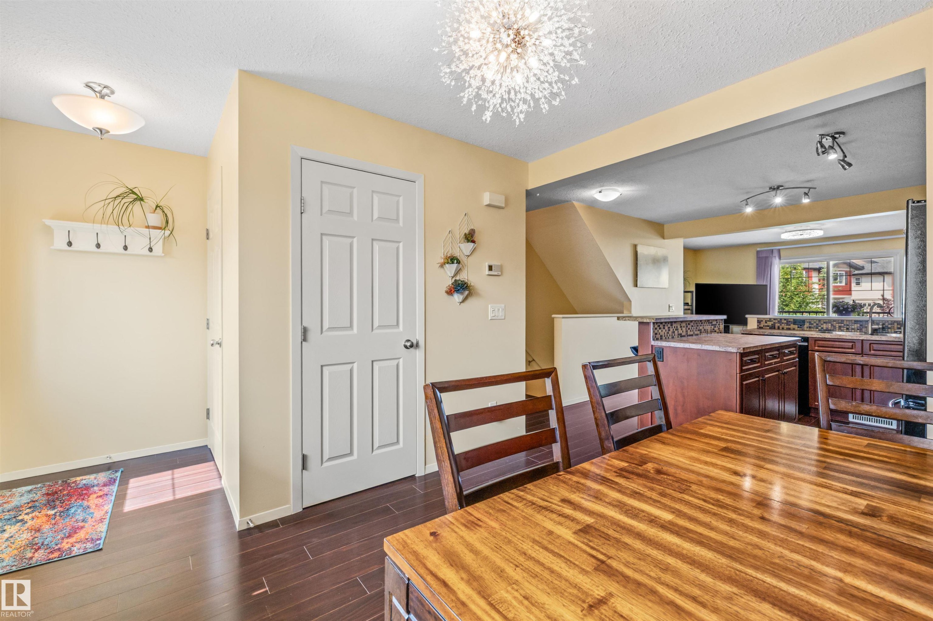 #20 3751 12 St Nw, Edmonton, AB - Indoor Photo Showing Dining Room