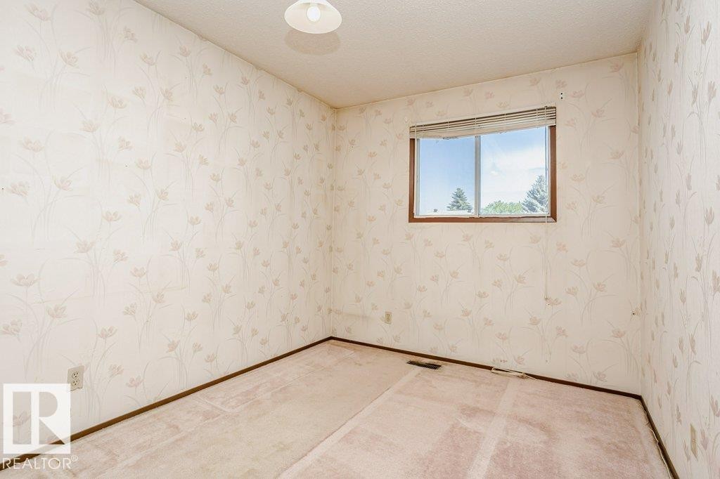 3520 42 Avenue Nw, Edmonton, AB - Indoor Photo Showing Other Room