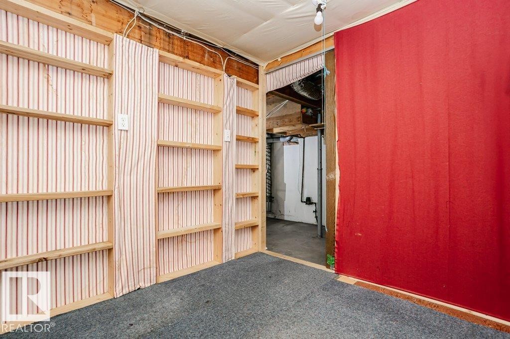 3520 42 Avenue Nw, Edmonton, AB - Indoor Photo Showing Other Room