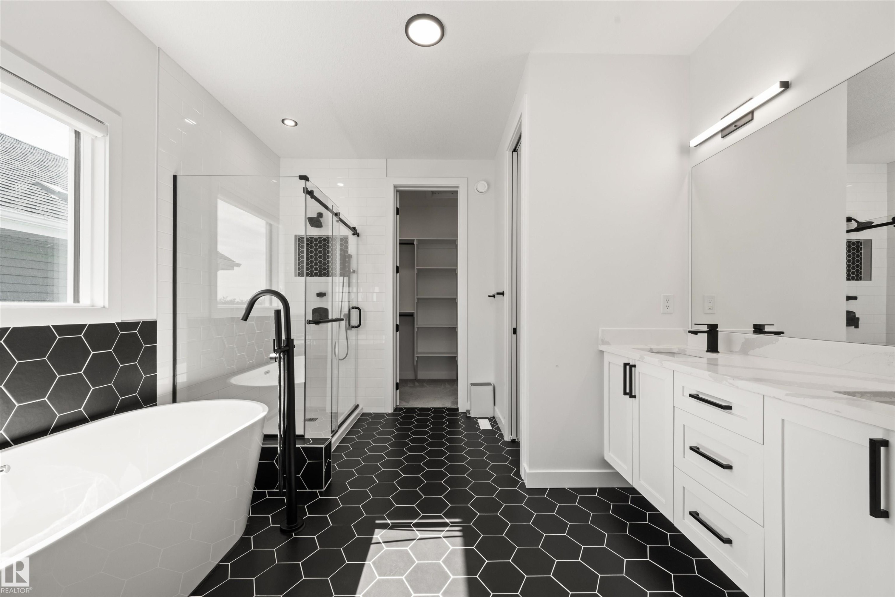 3415 Chickadee Drive Nw, Edmonton, AB - Indoor