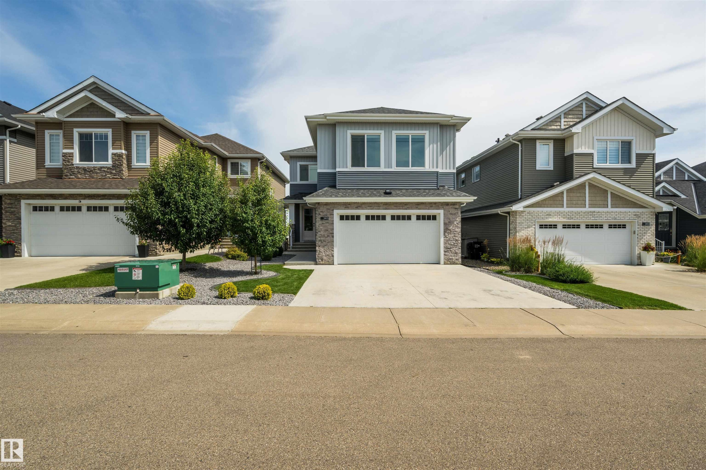 3415 Chickadee Drive Nw, Edmonton, AB - Outdoor With Facade