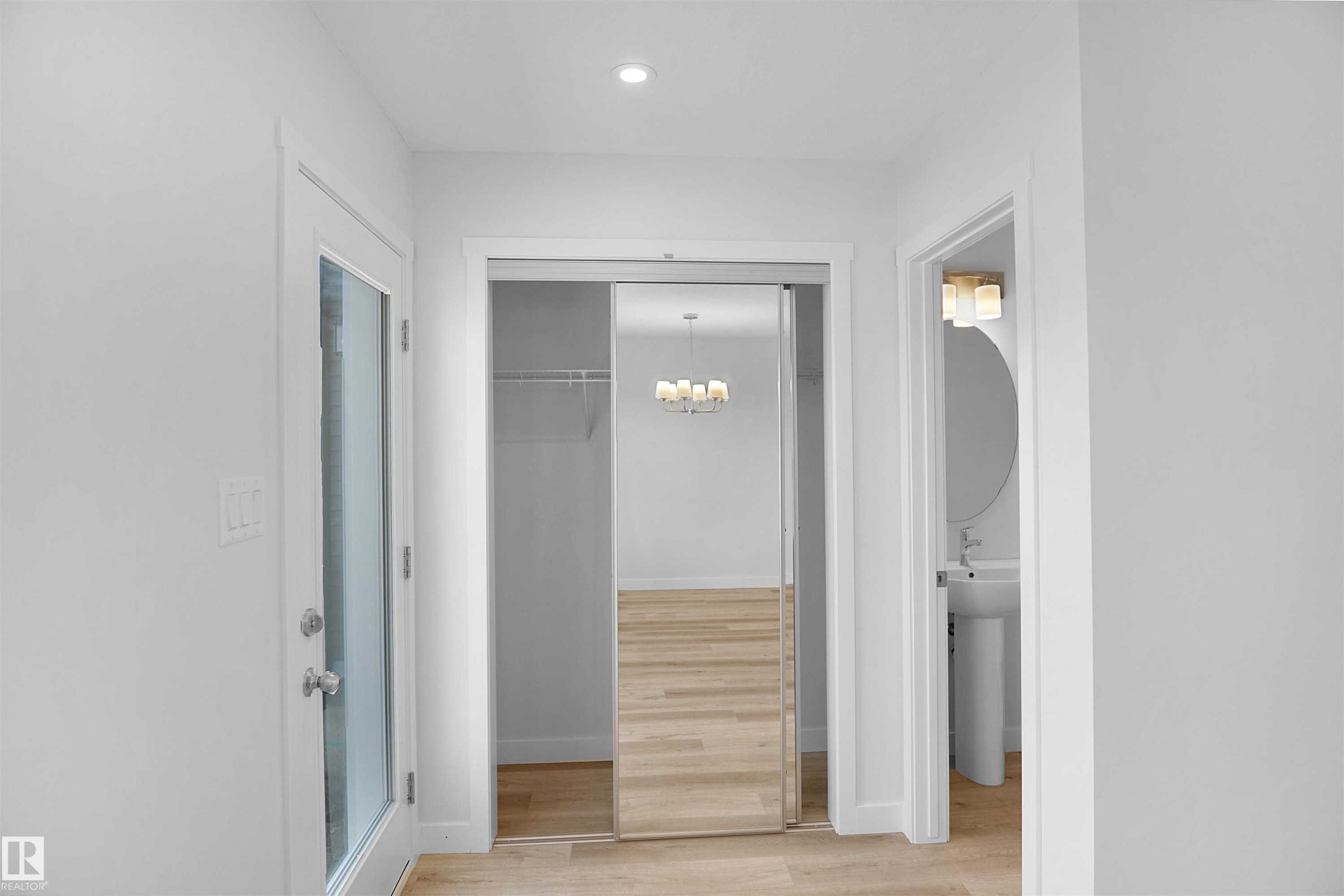 1967 210 Street Nw, Edmonton, AB - Indoor