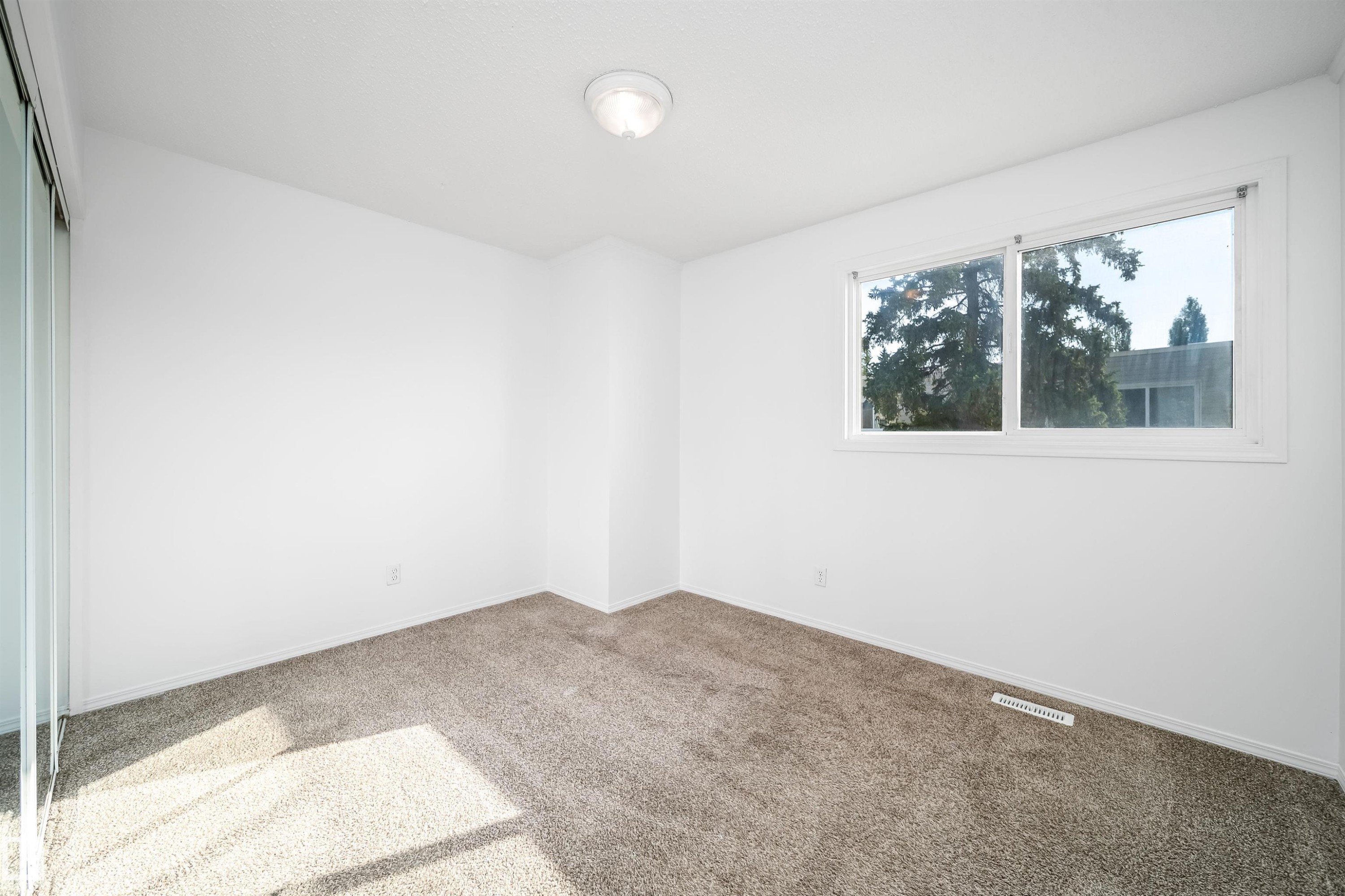 8217 182 Street Nw, Edmonton, AB