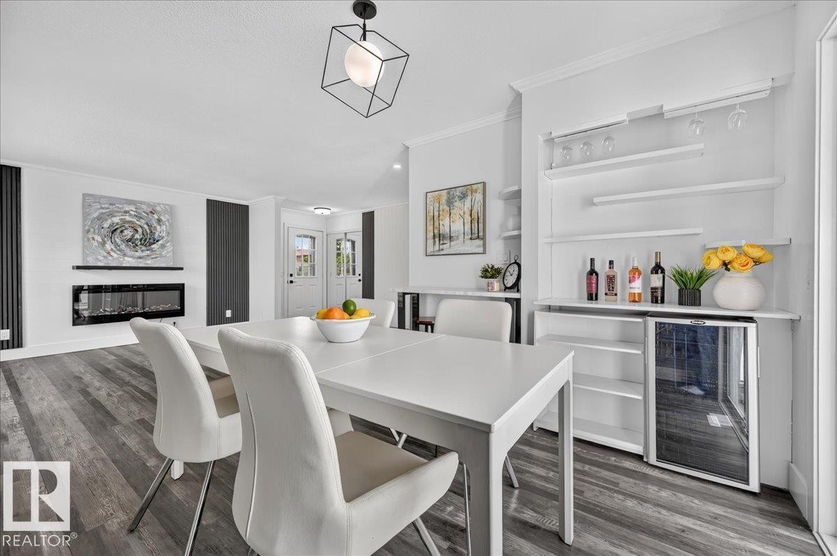 18903 86A Avenue Nw, Edmonton, AB - Indoor Photo Showing Dining Room