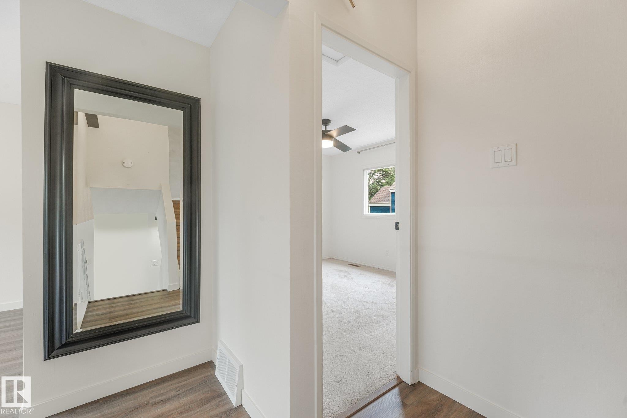 120 Morin Maze Nw, Edmonton, AB - Indoor Photo Showing Other Room