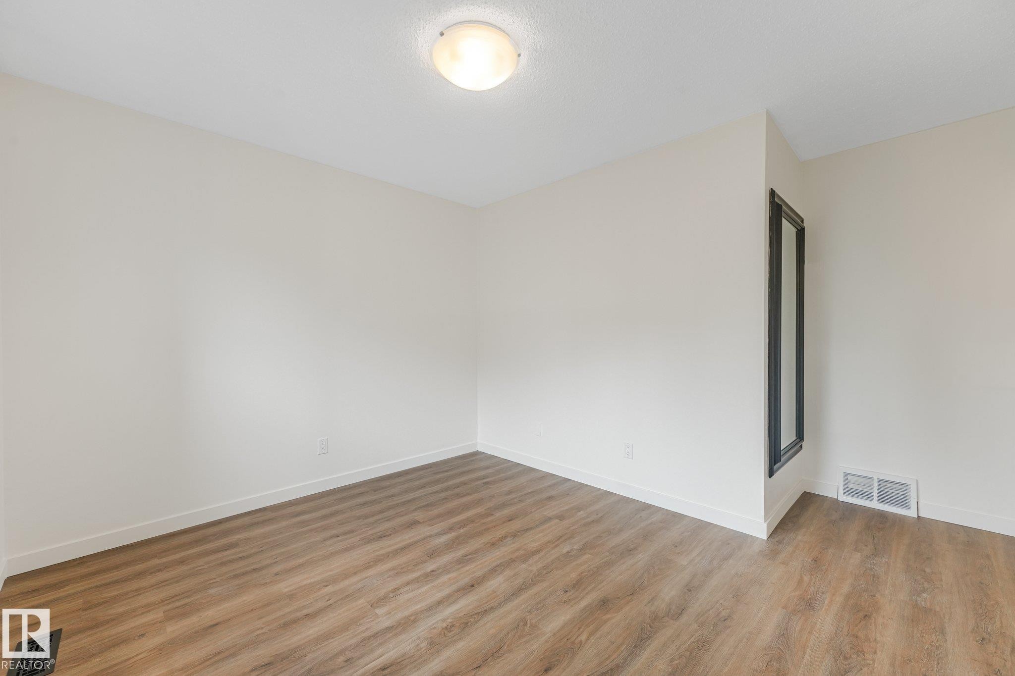 120 Morin Maze Nw, Edmonton, AB - Indoor Photo Showing Other Room