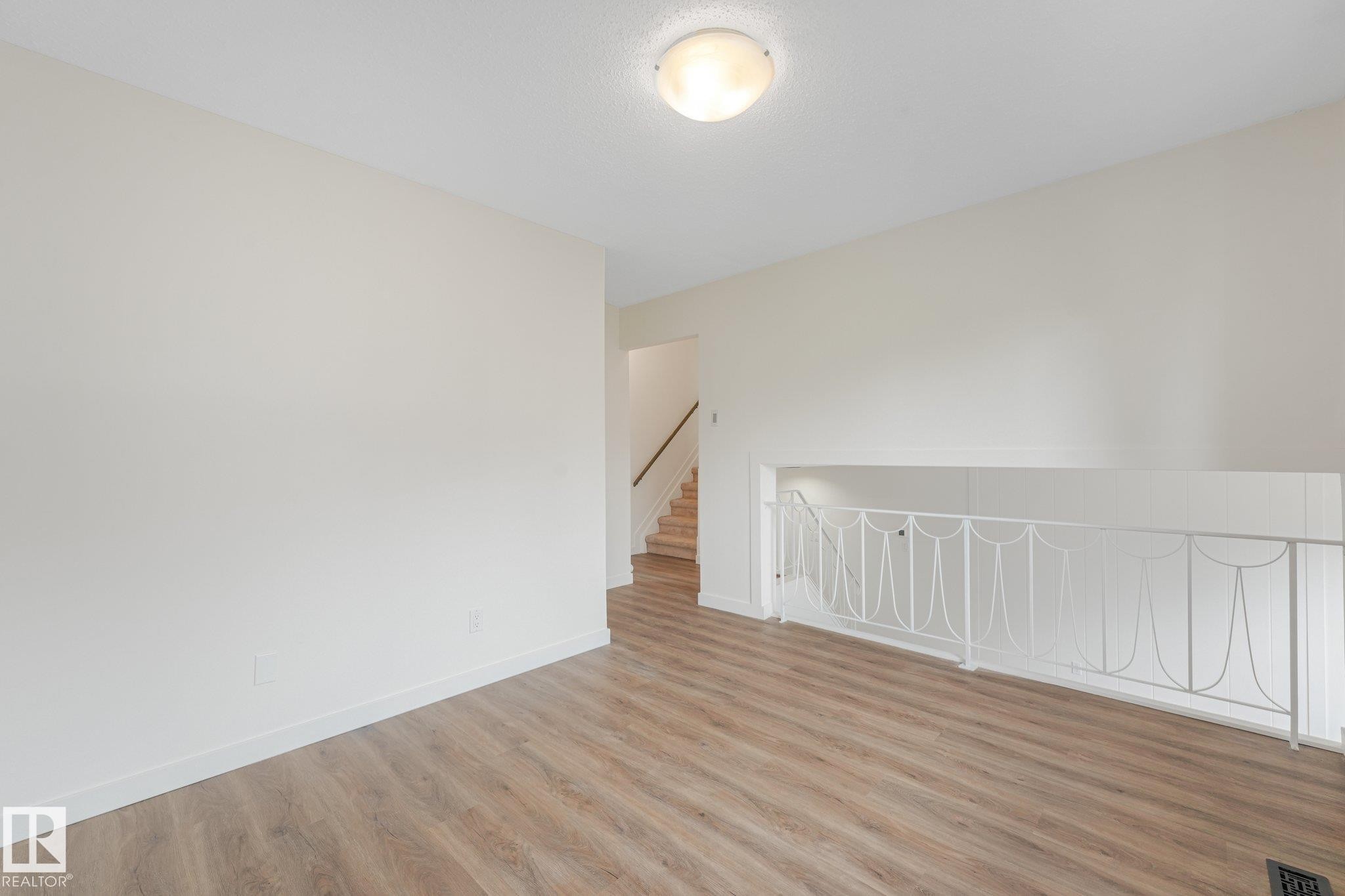120 Morin Maze Nw, Edmonton, AB - Indoor Photo Showing Other Room